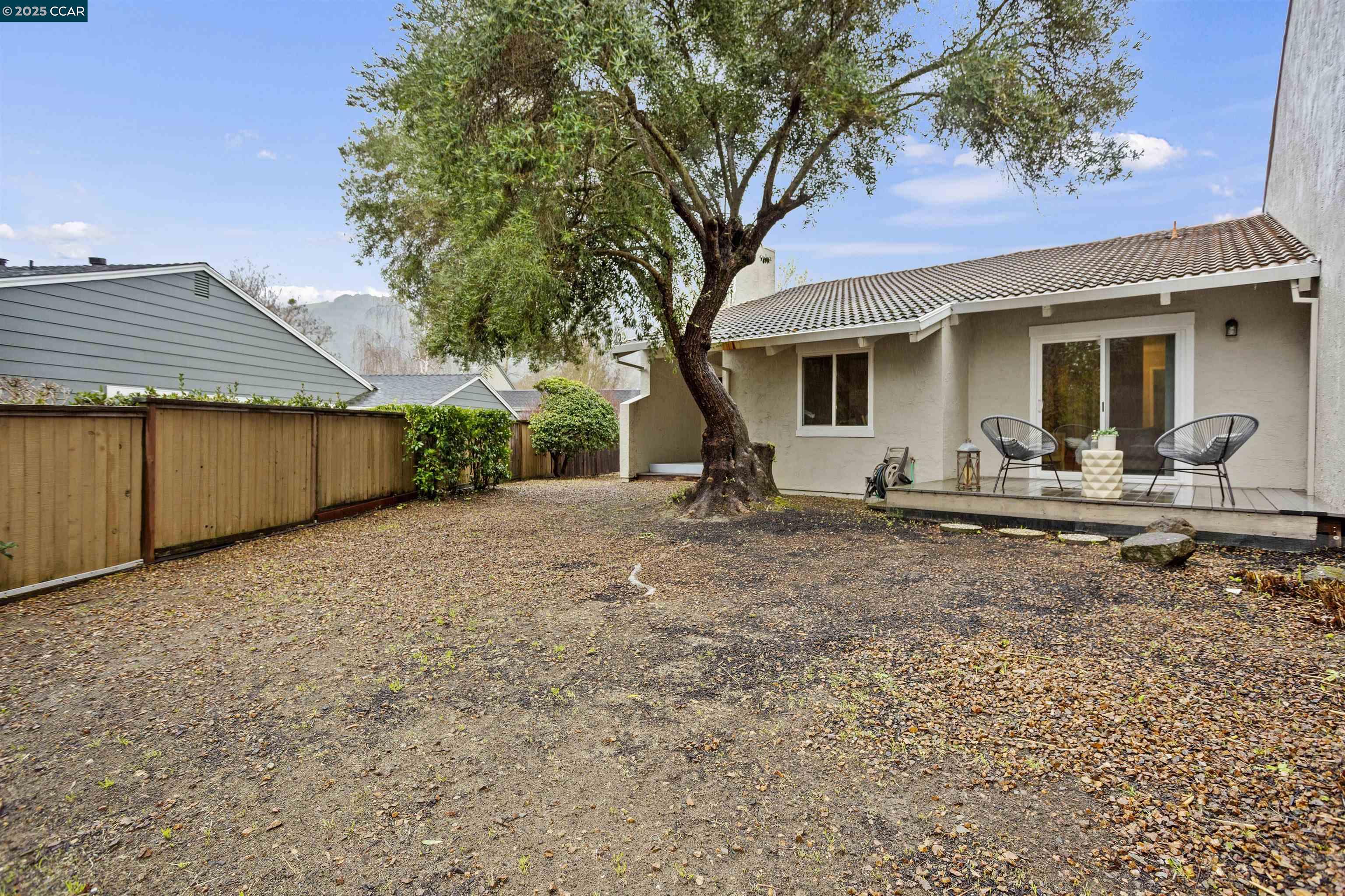 Detail Gallery Image 23 of 34 For 812 Country Club Dr, Moraga,  CA 94556 - 2 Beds | 2 Baths