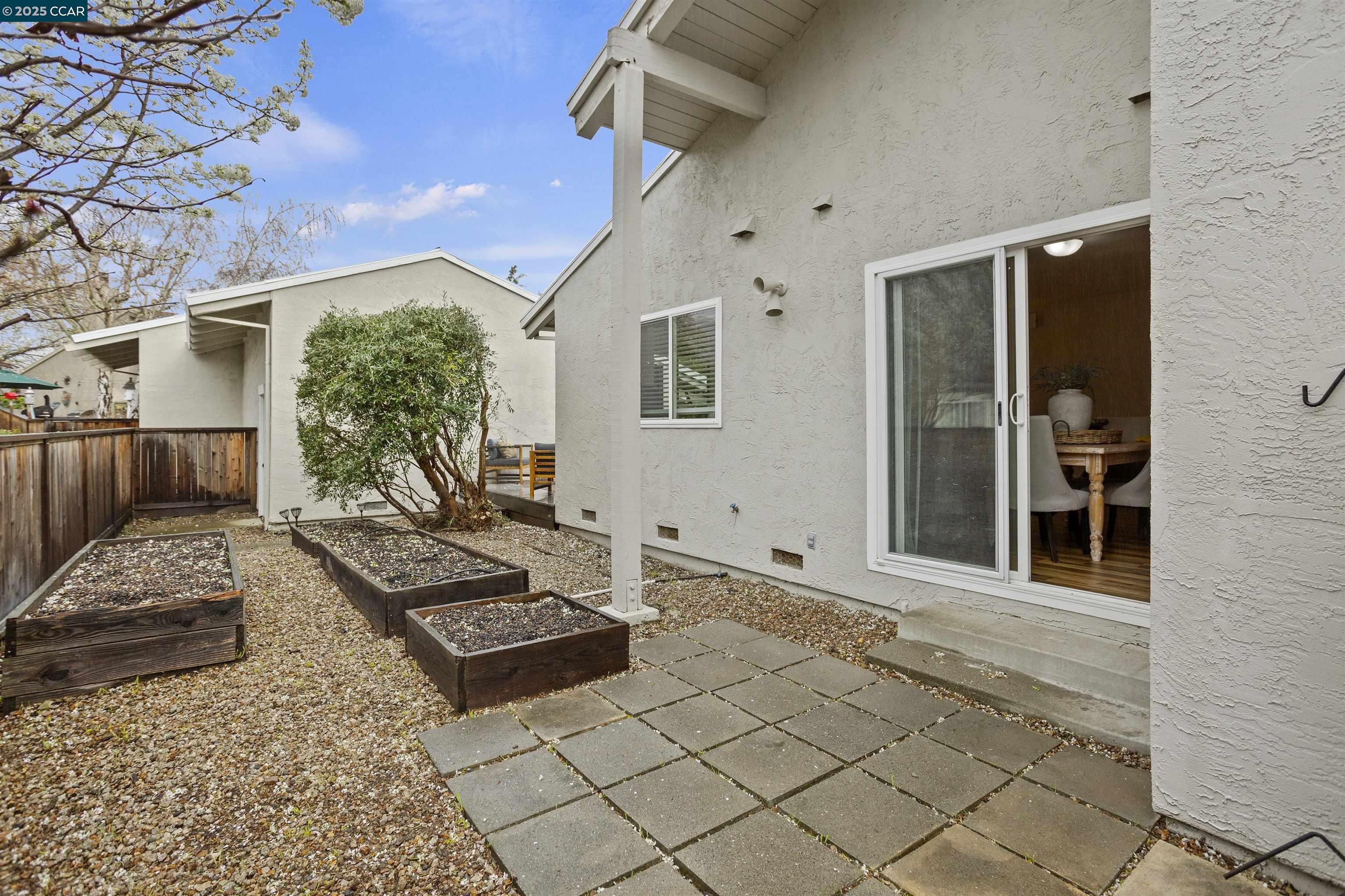 Detail Gallery Image 26 of 34 For 812 Country Club Dr, Moraga,  CA 94556 - 2 Beds | 2 Baths