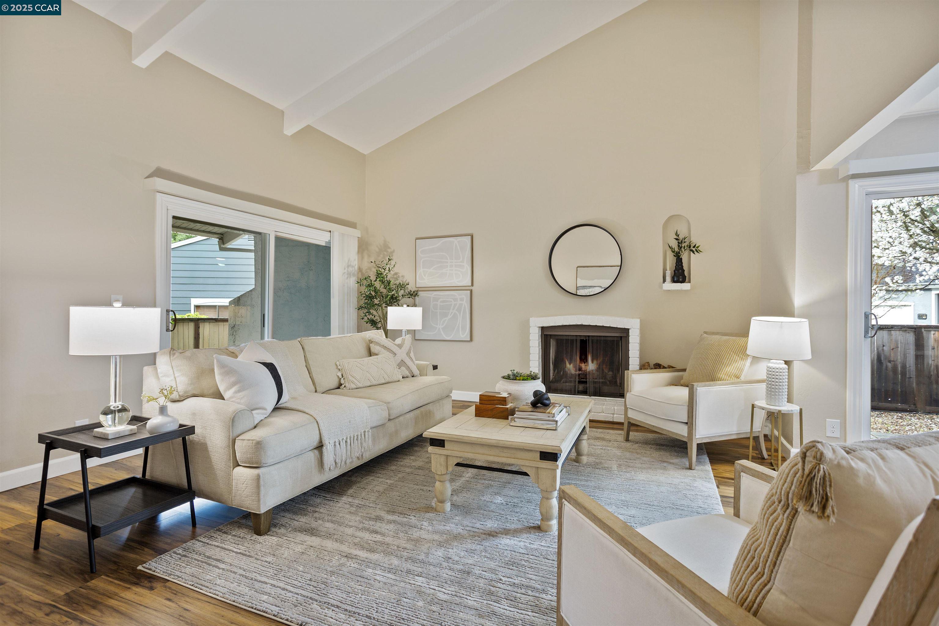 Detail Gallery Image 4 of 34 For 812 Country Club Dr, Moraga,  CA 94556 - 2 Beds | 2 Baths