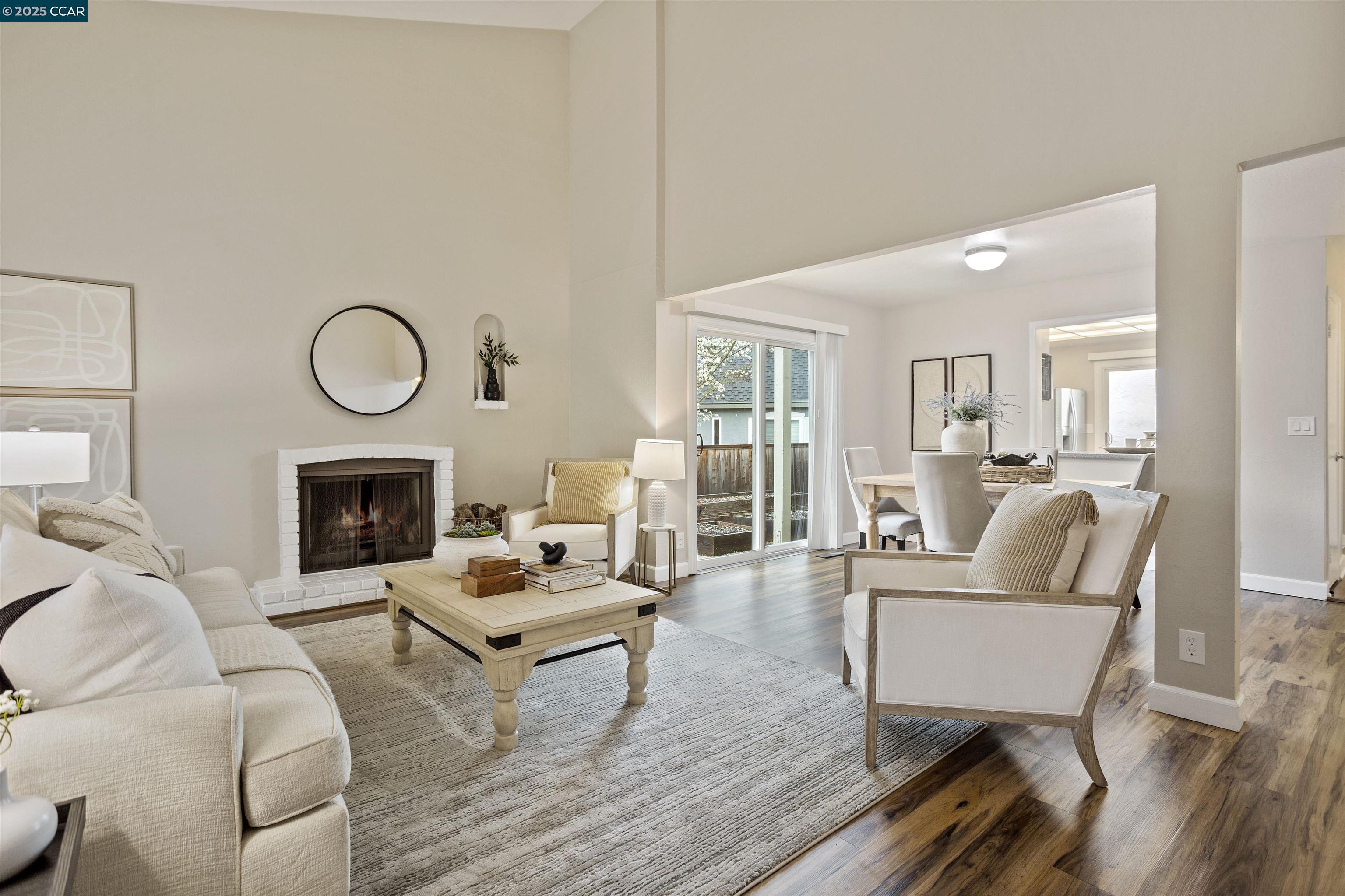 Detail Gallery Image 6 of 34 For 812 Country Club Dr, Moraga,  CA 94556 - 2 Beds | 2 Baths