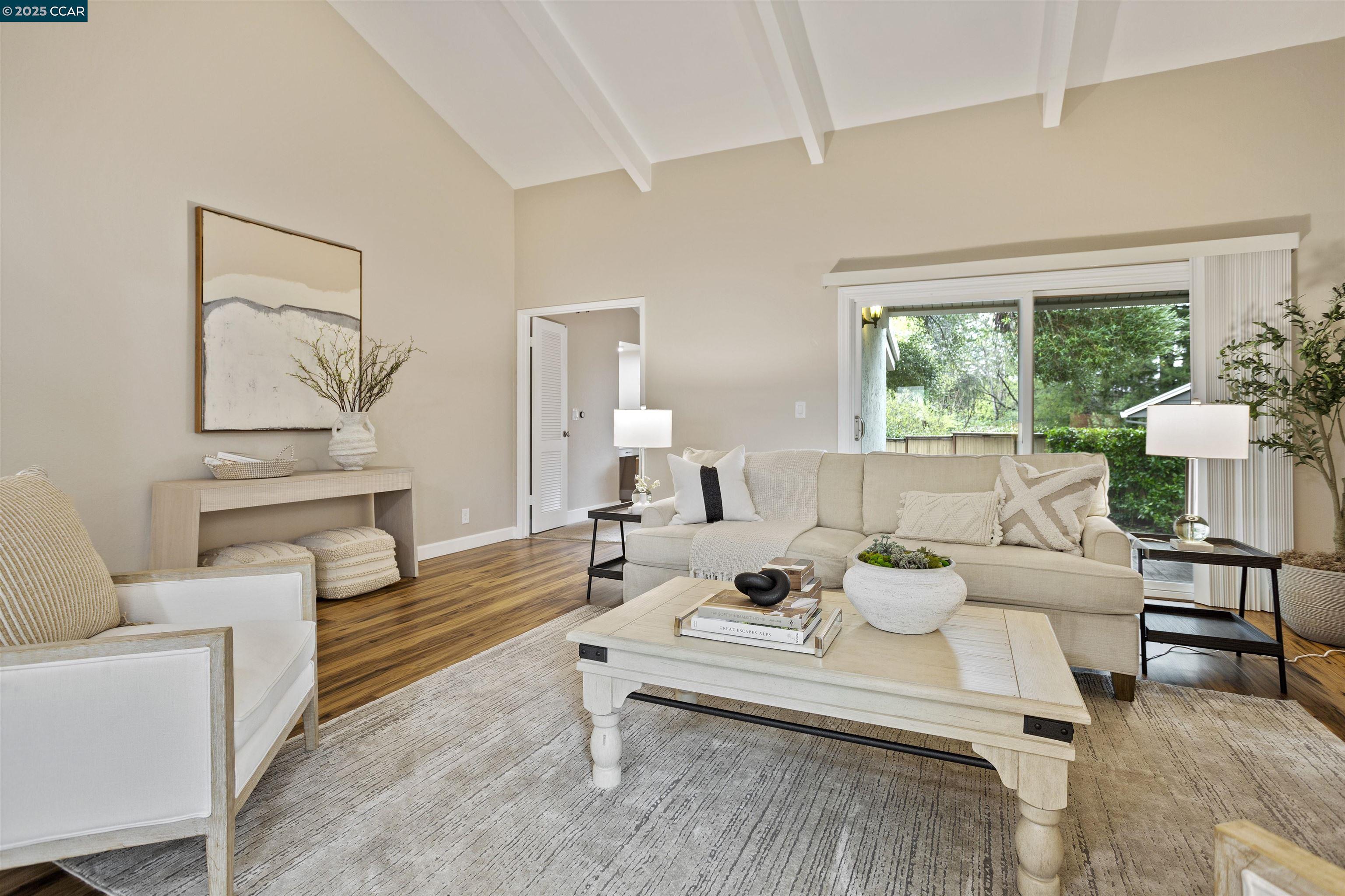 Detail Gallery Image 7 of 34 For 812 Country Club Dr, Moraga,  CA 94556 - 2 Beds | 2 Baths