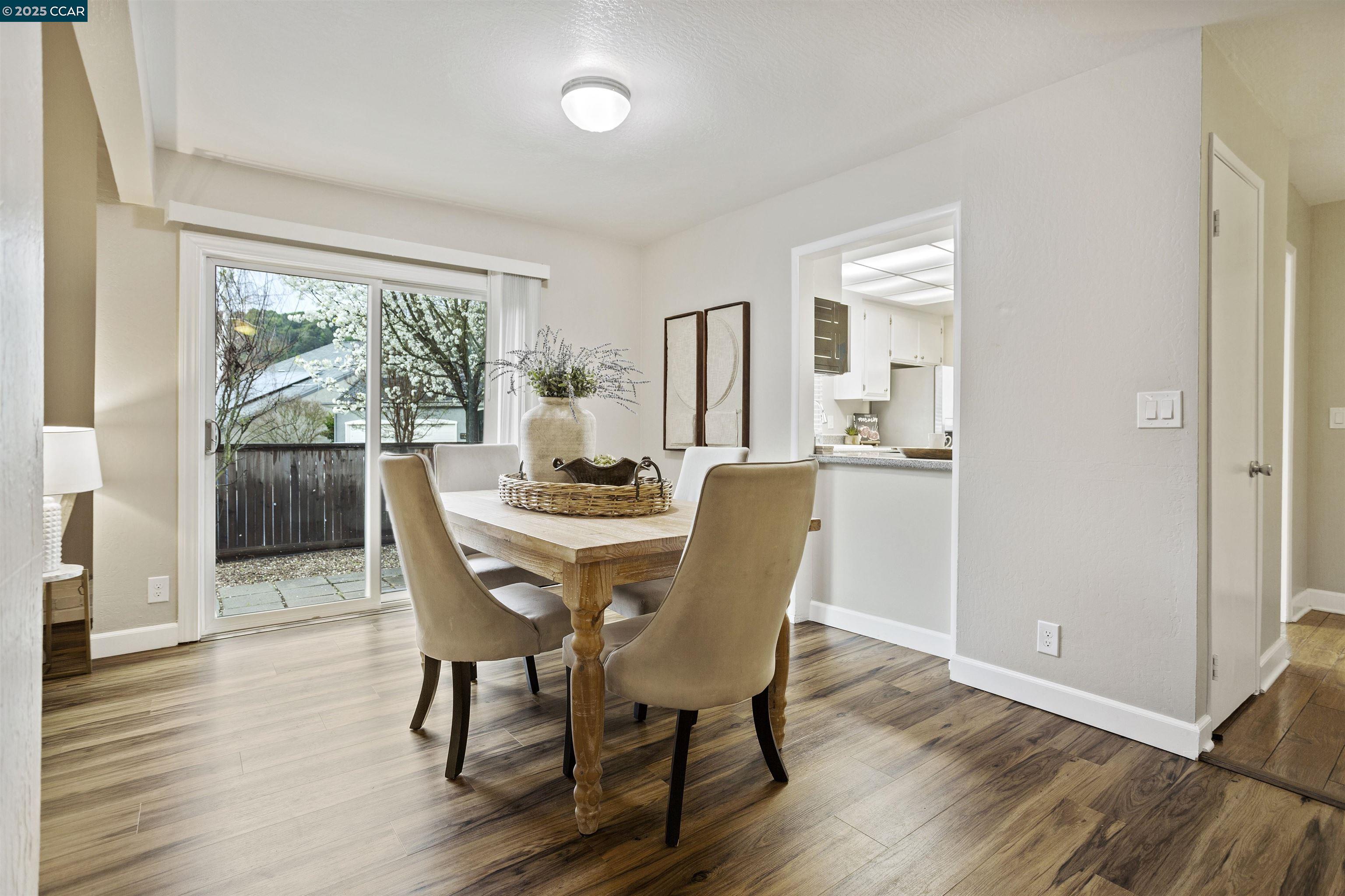 Detail Gallery Image 9 of 34 For 812 Country Club Dr, Moraga,  CA 94556 - 2 Beds | 2 Baths