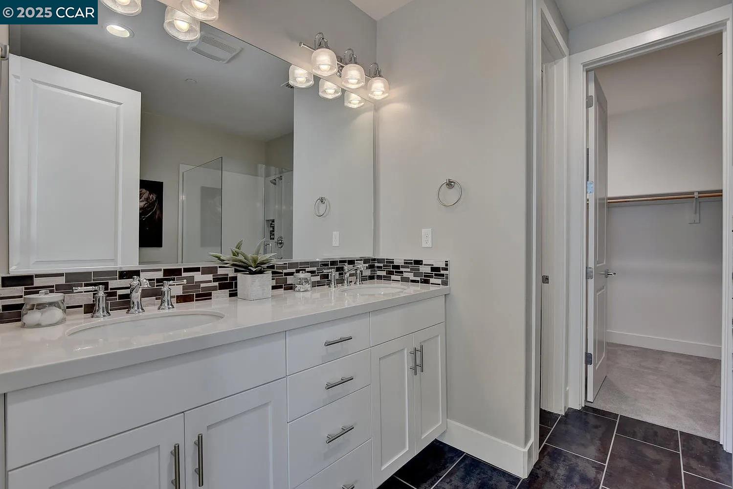 Detail Gallery Image 14 of 19 For 961 Prospect Ave, Santa Rosa,  CA 95409 - 4 Beds | 2/1 Baths