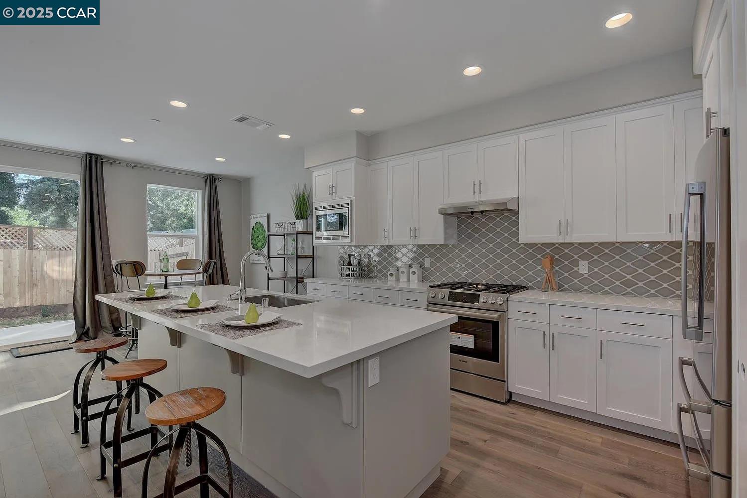 Detail Gallery Image 7 of 19 For 961 Prospect Ave, Santa Rosa,  CA 95409 - 4 Beds | 2/1 Baths