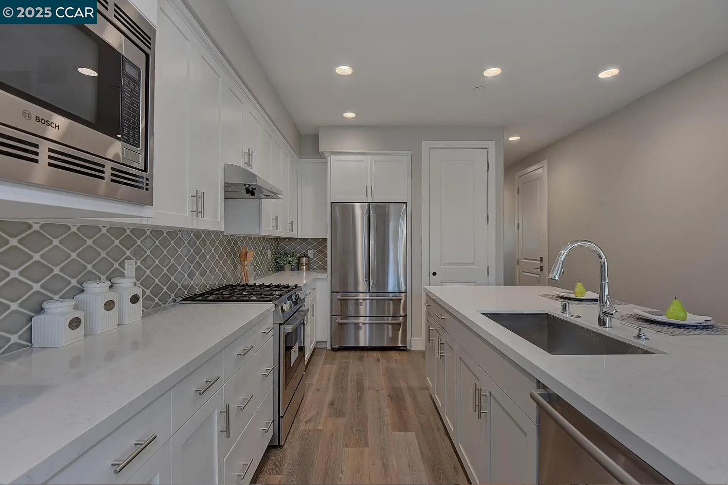 Detail Gallery Image 9 of 19 For 961 Prospect Ave, Santa Rosa,  CA 95409 - 4 Beds | 2/1 Baths