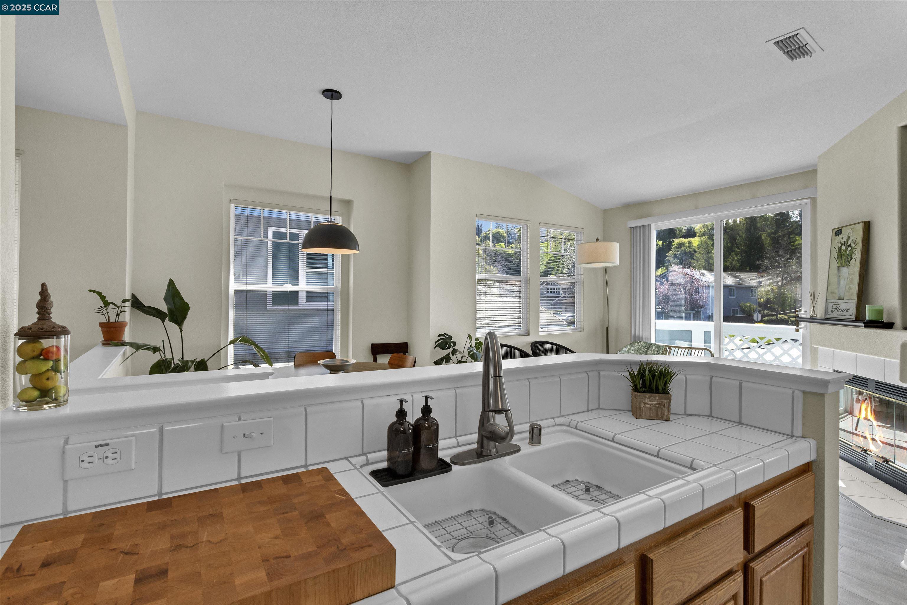 Detail Gallery Image 11 of 26 For 4605 Keller Ridge Dr, Clayton,  CA 94517 - 2 Beds | 2 Baths