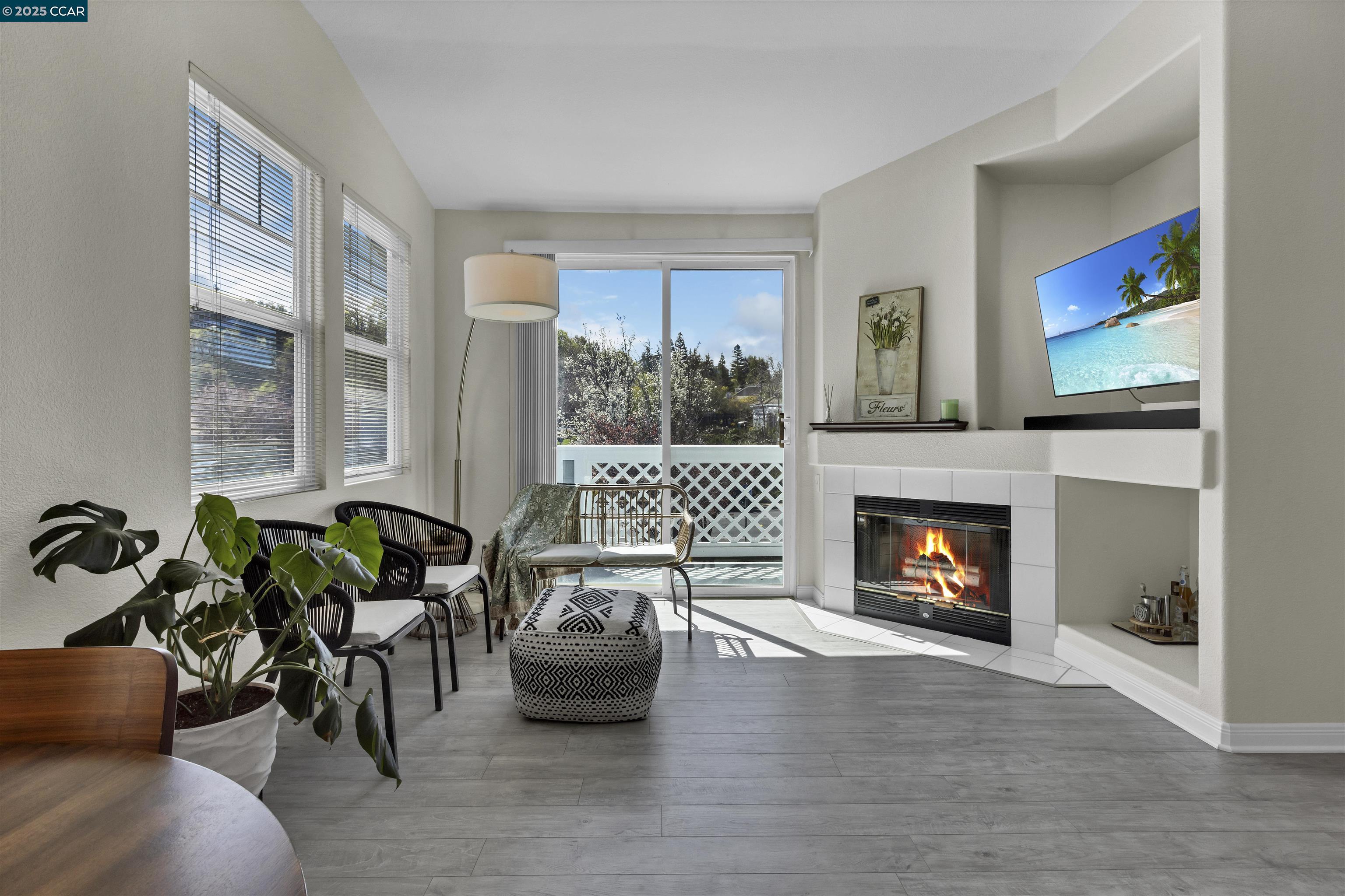 Detail Gallery Image 4 of 26 For 4605 Keller Ridge Dr, Clayton,  CA 94517 - 2 Beds | 2 Baths