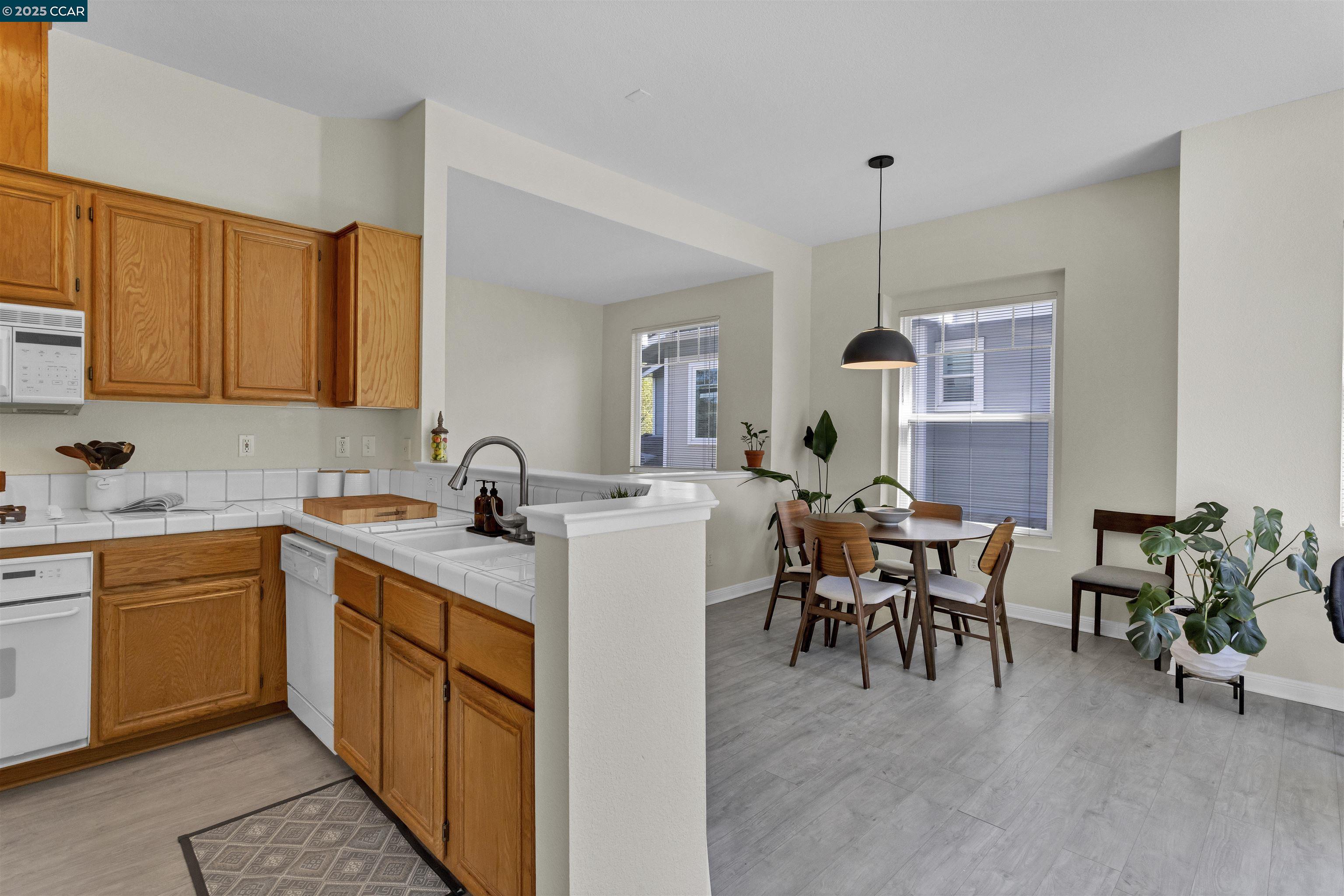 Detail Gallery Image 10 of 26 For 4605 Keller Ridge Dr, Clayton,  CA 94517 - 2 Beds | 2 Baths