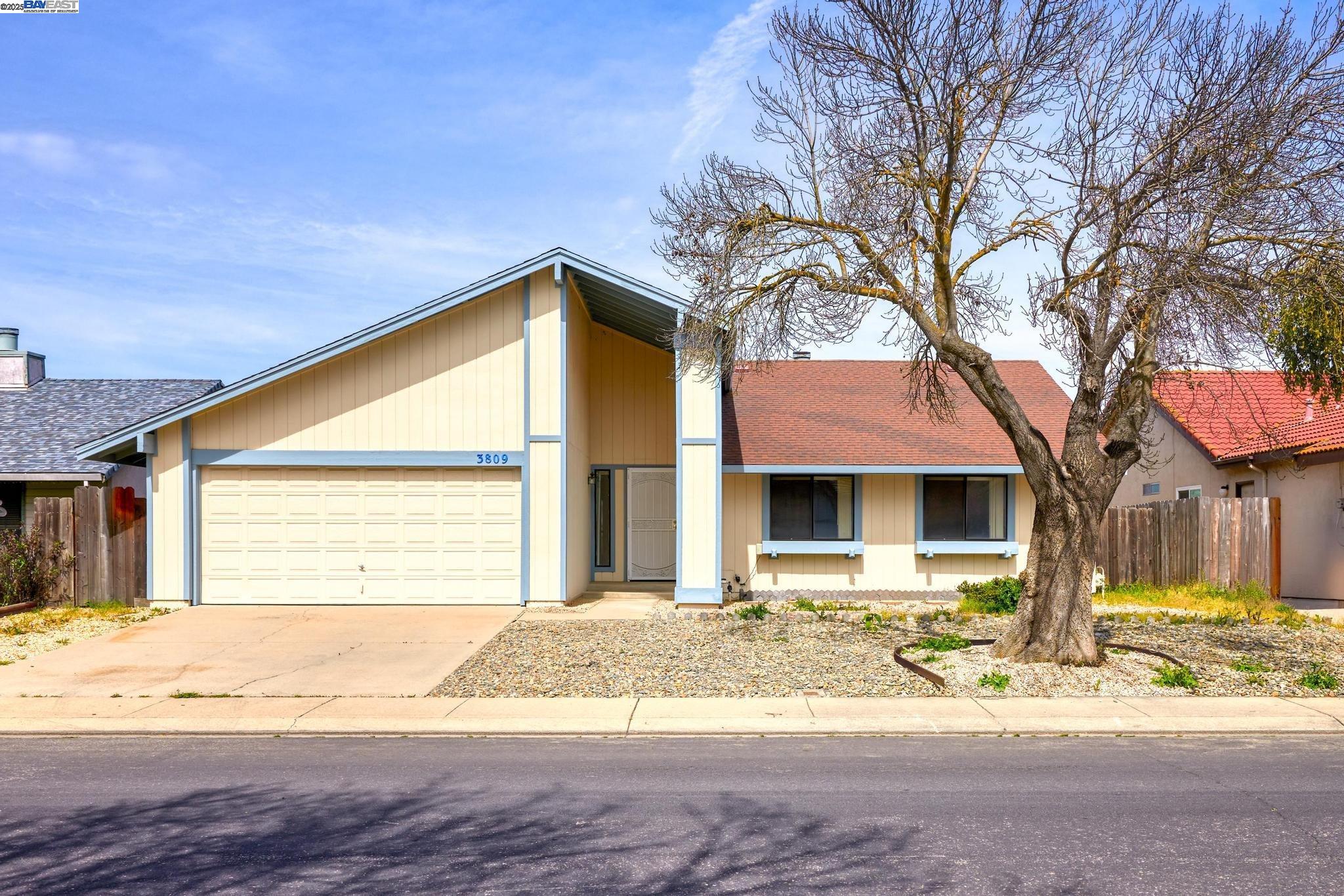 Detail Gallery Image 1 of 36 For 3809 Tumbleweed Ct, Modesto,  CA 95355 - 3 Beds | 2 Baths