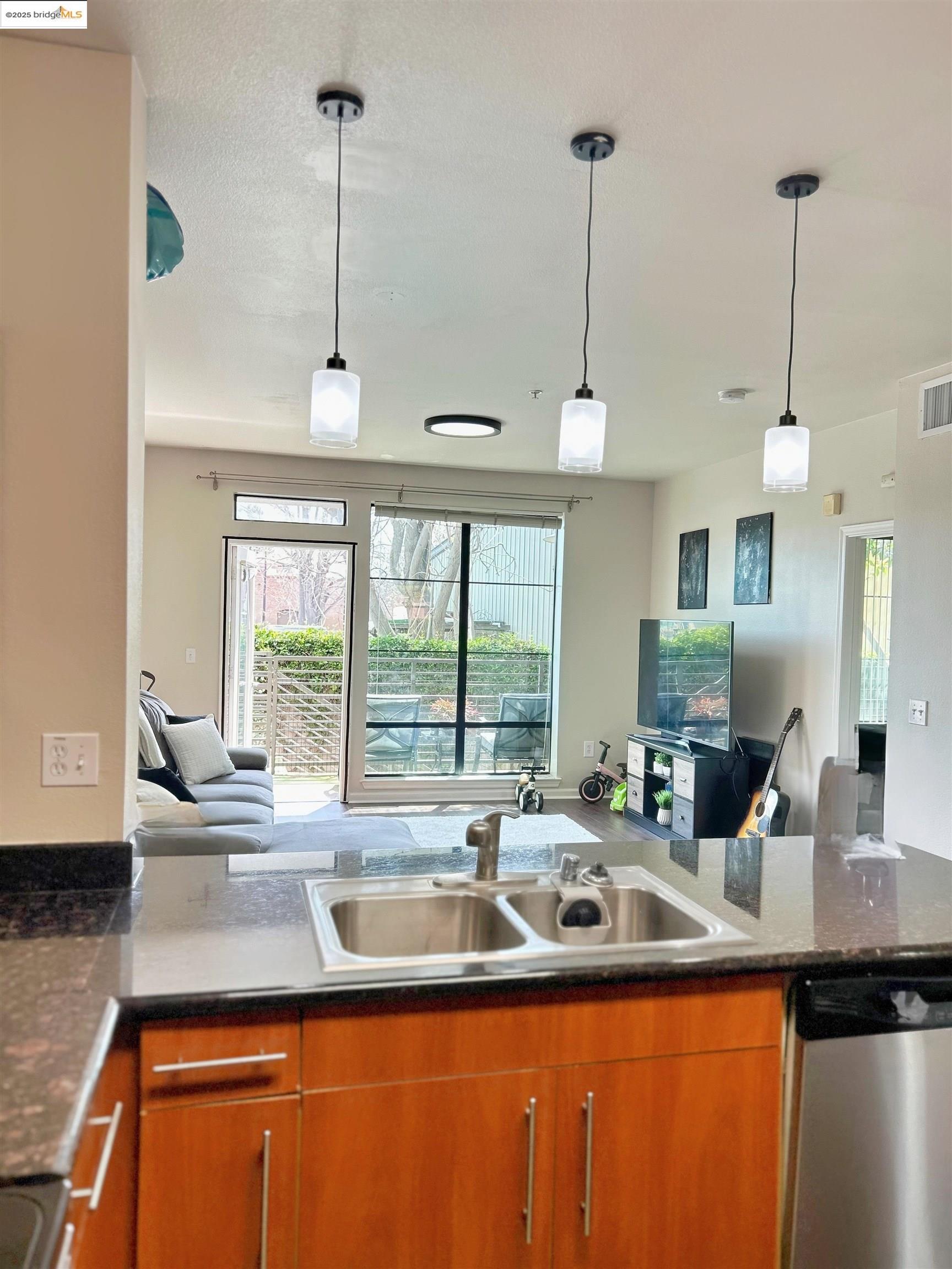 Detail Gallery Image 10 of 14 For 1060 S 3rd St #133,  San Jose,  CA 95112 - 1 Beds | 1 Baths