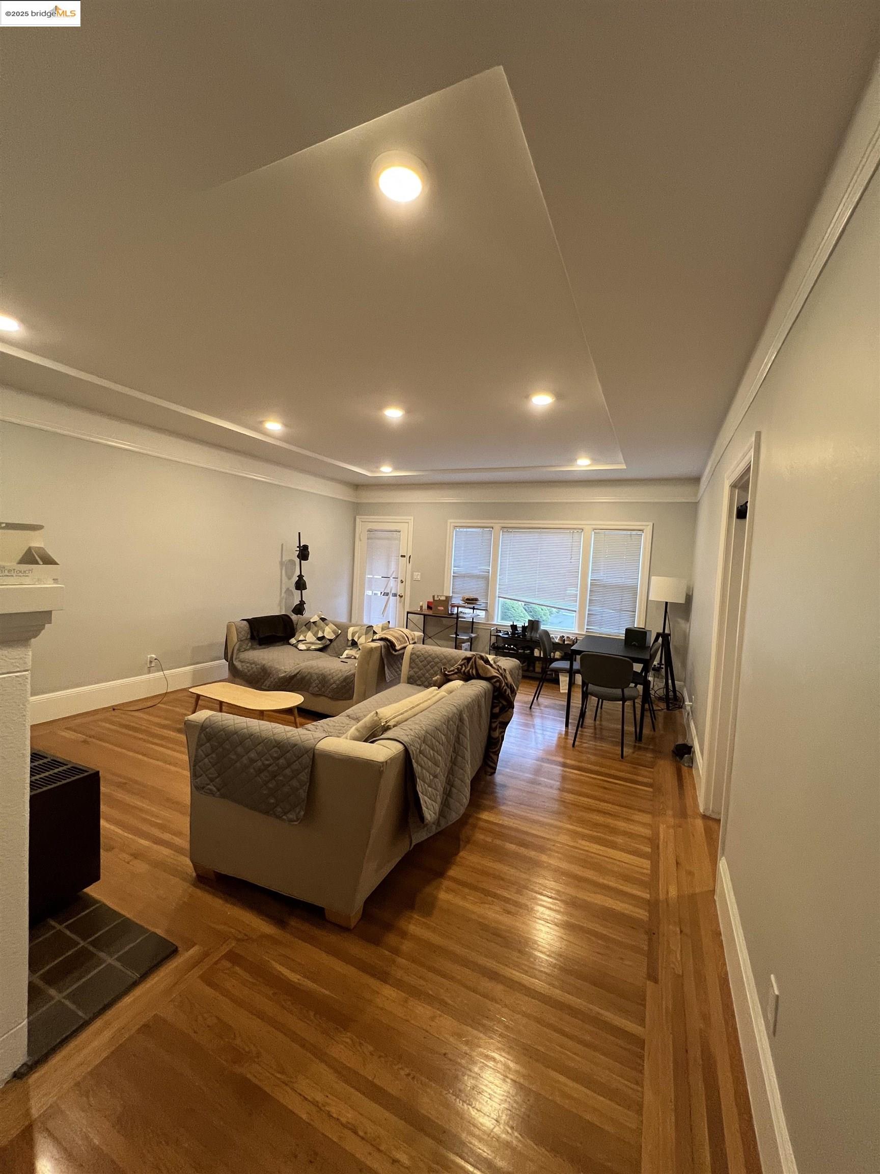 Detail Gallery Image 1 of 9 For 1534 Milvia St a,  Berkeley,  CA 94709 - 3 Beds | 2 Baths