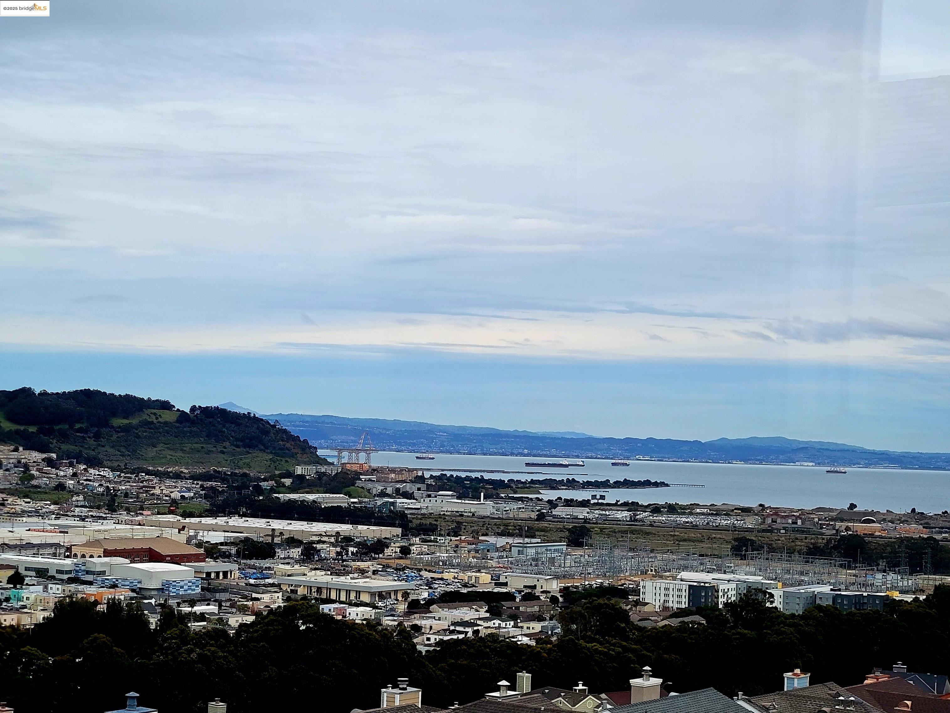 Detail Gallery Image 12 of 24 For 386 Bay Ridge Drive, Daly City,  CA 94014 - 4 Beds | 2/1 Baths