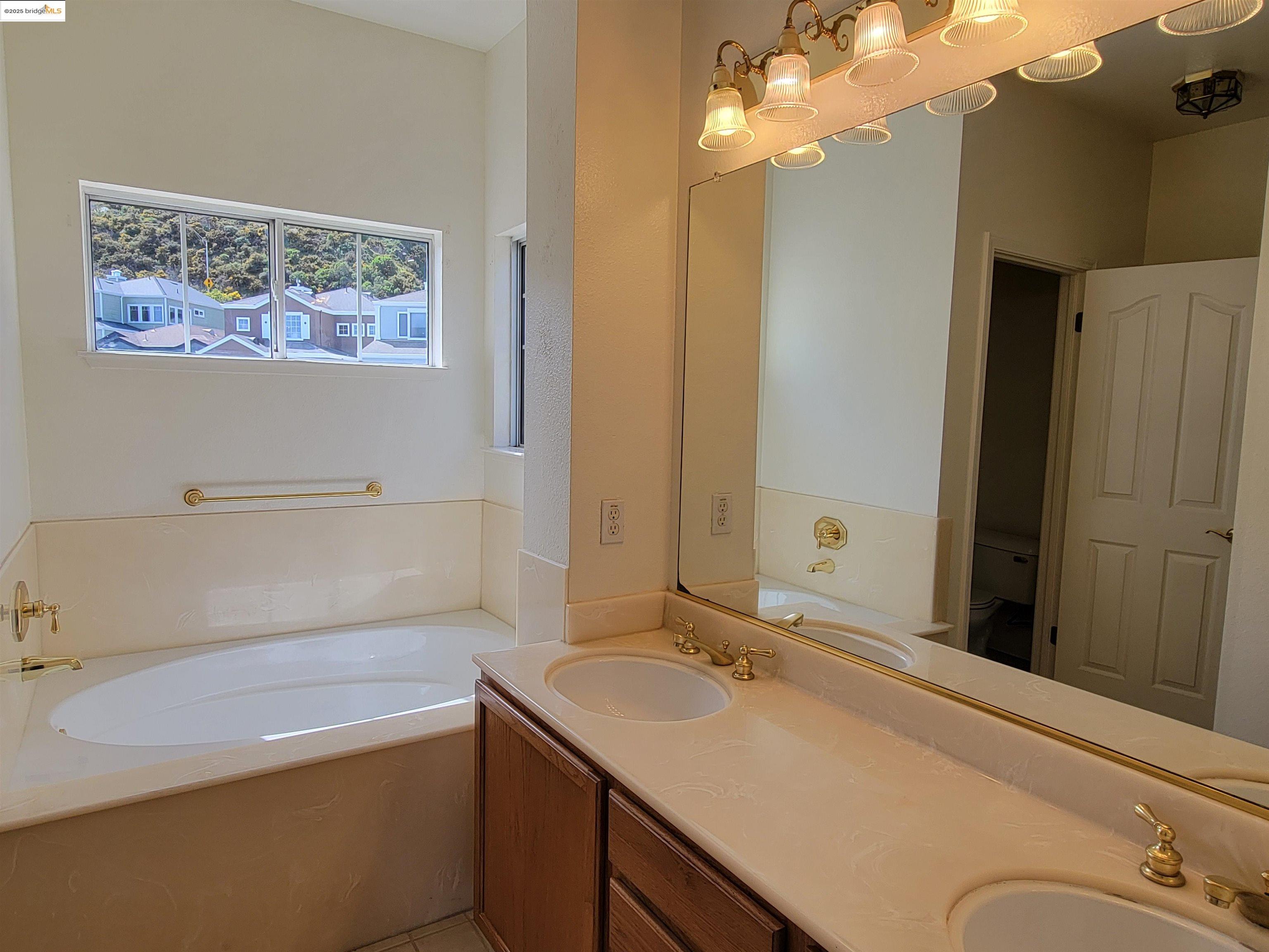 Detail Gallery Image 15 of 24 For 386 Bay Ridge Drive, Daly City,  CA 94014 - 4 Beds | 2/1 Baths