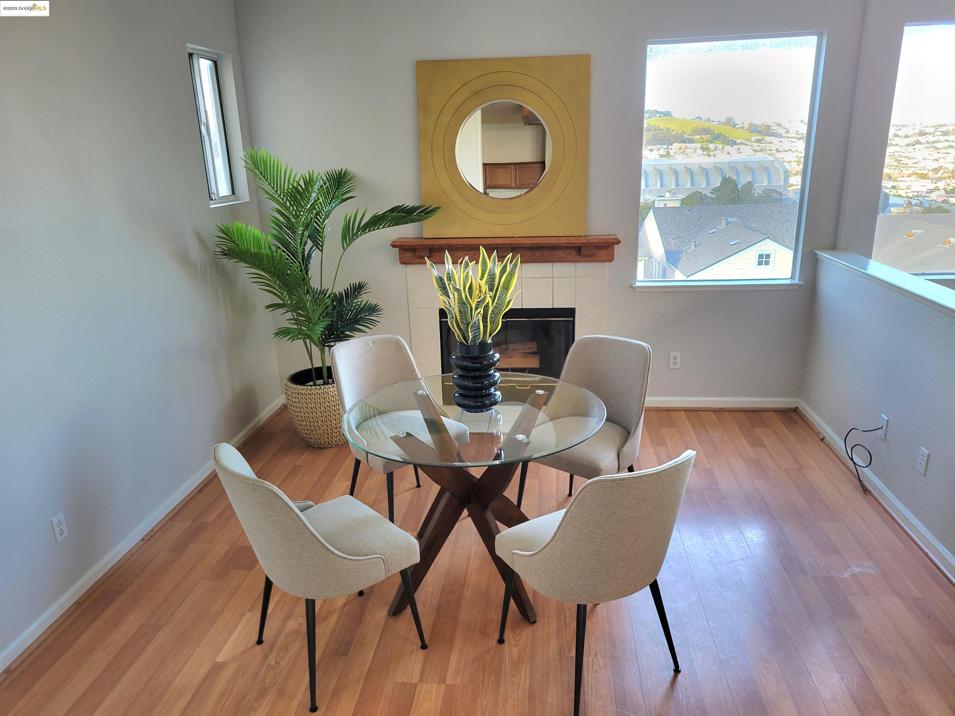 Detail Gallery Image 5 of 24 For 386 Bay Ridge Drive, Daly City,  CA 94014 - 4 Beds | 2/1 Baths