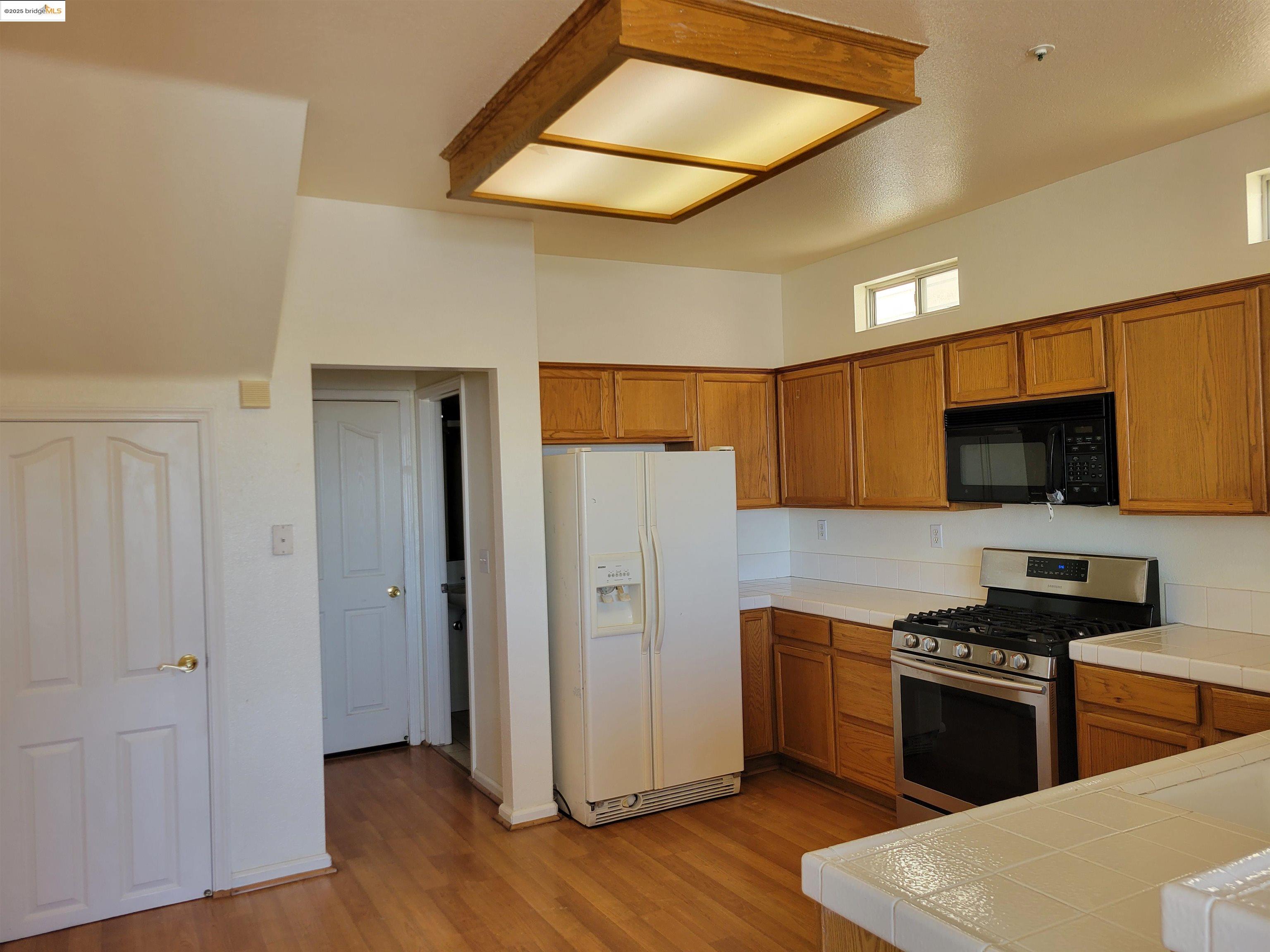 Detail Gallery Image 9 of 24 For 386 Bay Ridge Drive, Daly City,  CA 94014 - 4 Beds | 2/1 Baths