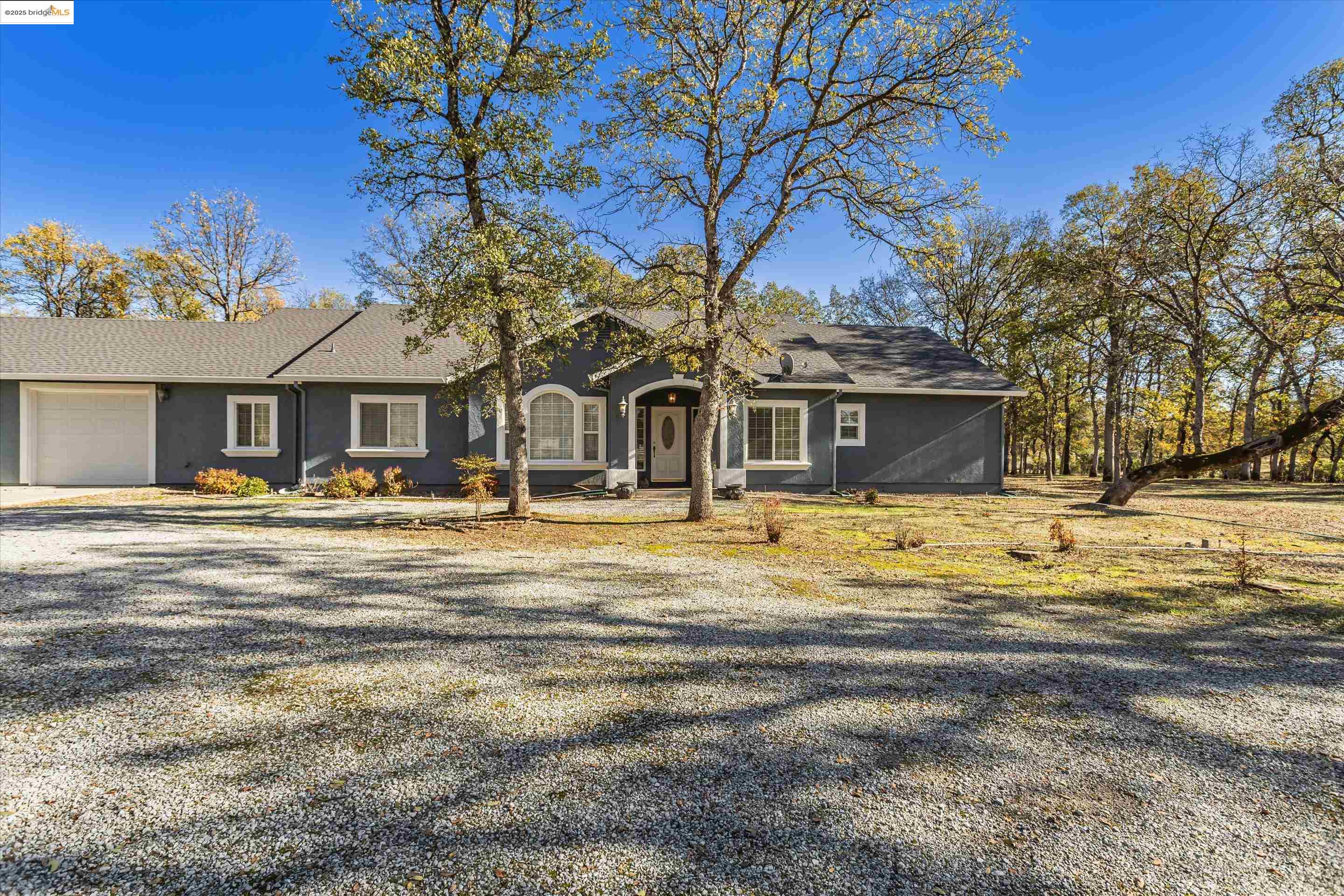 Detail Gallery Image 1 of 1 For 8585 Whispering Oaks Rd, Redding,  CA 96002 - 3 Beds | 2/2 Baths