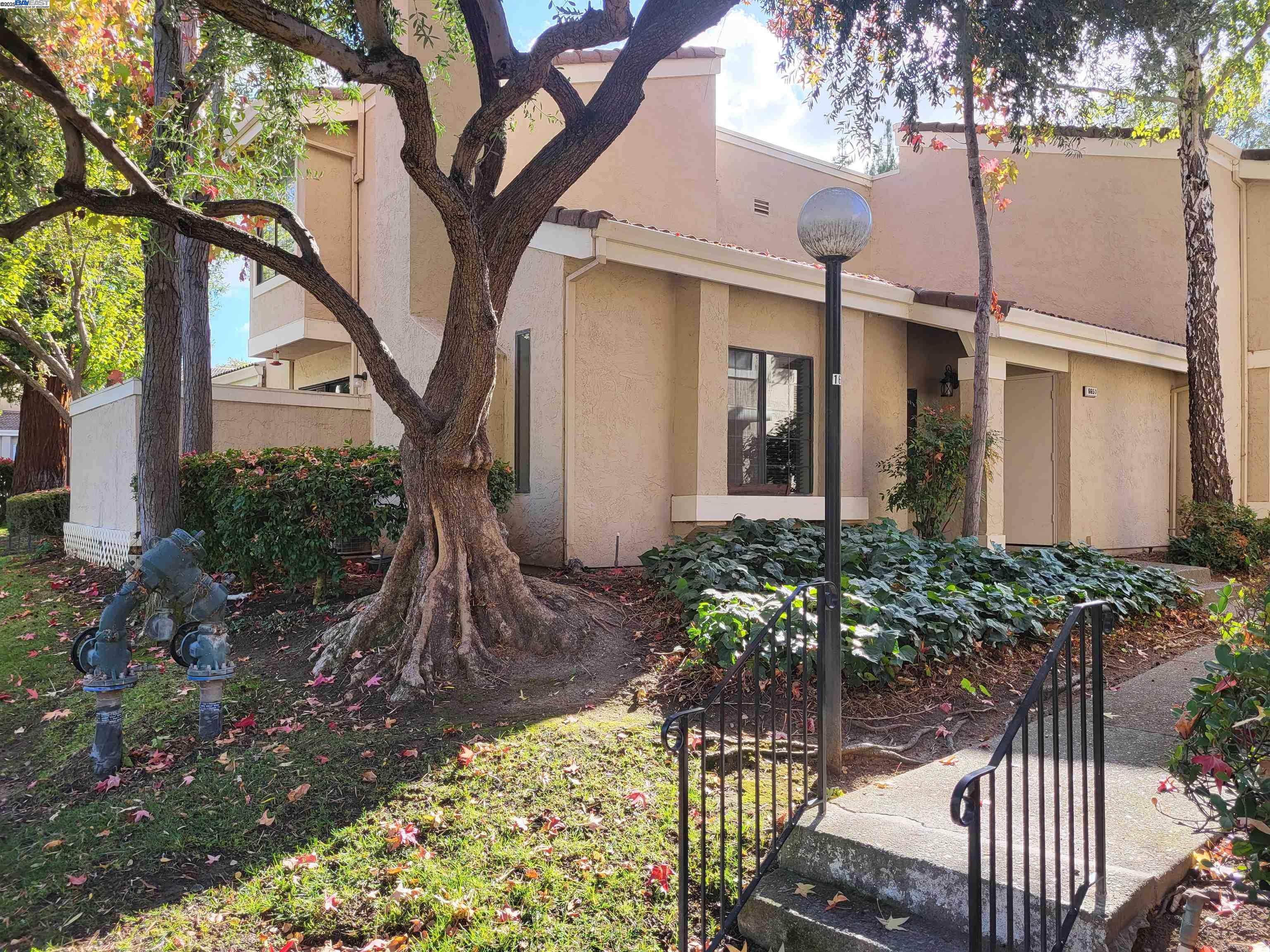 More Details about MLS # 41090549 : 665 PALOMINO DR # D