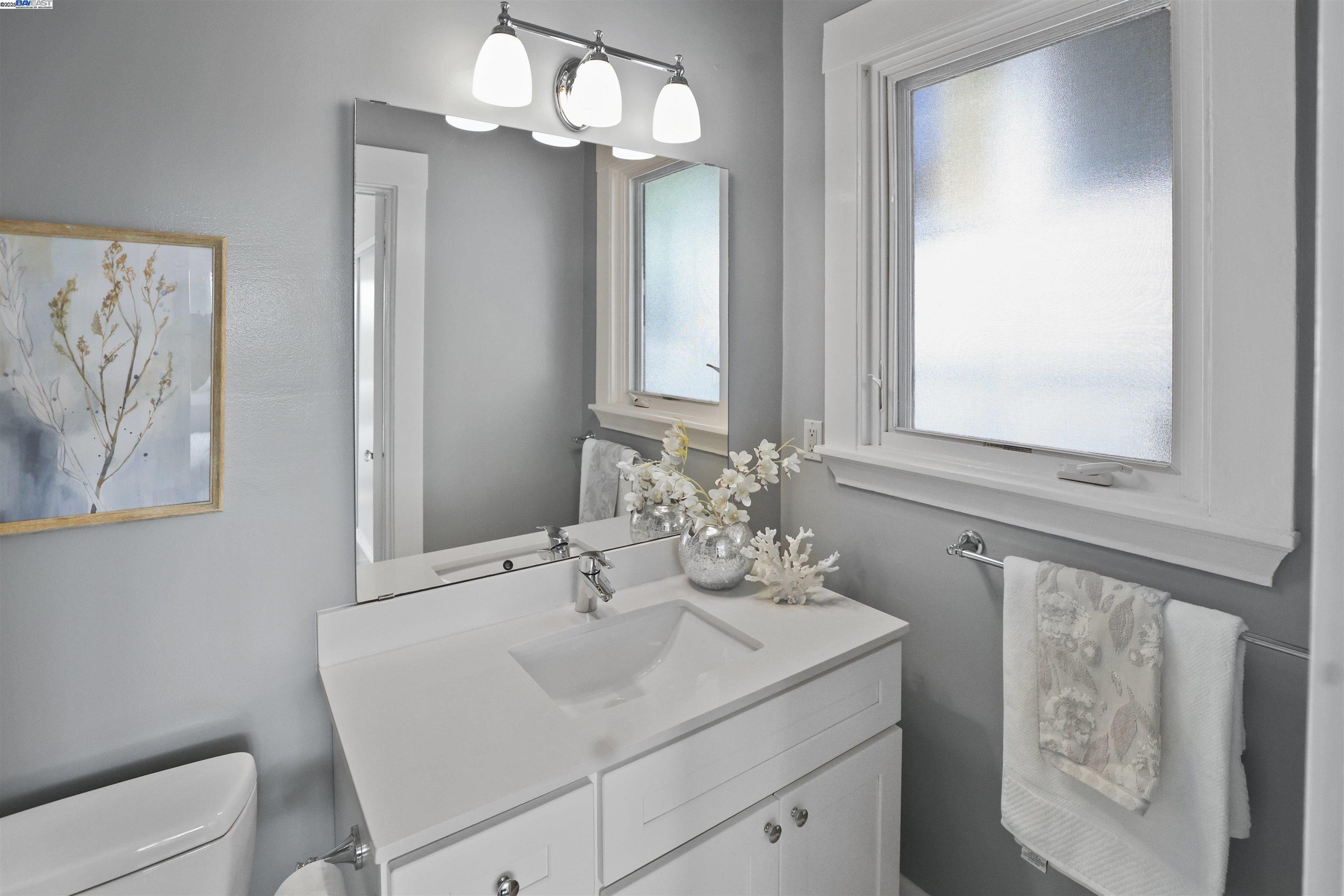 Detail Gallery Image 22 of 27 For 1361 Oakland Ave, Piedmont,  CA 94611 - 3 Beds | 2 Baths