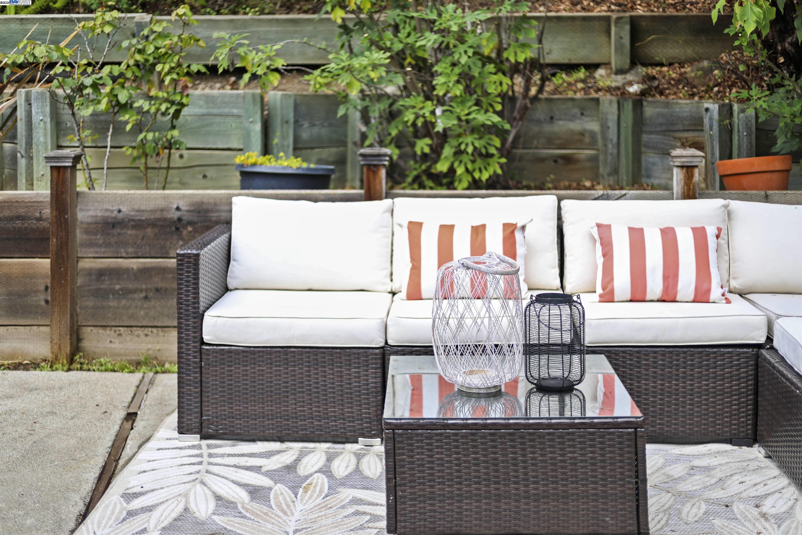 Detail Gallery Image 25 of 27 For 1361 Oakland Ave, Piedmont,  CA 94611 - 3 Beds | 2 Baths