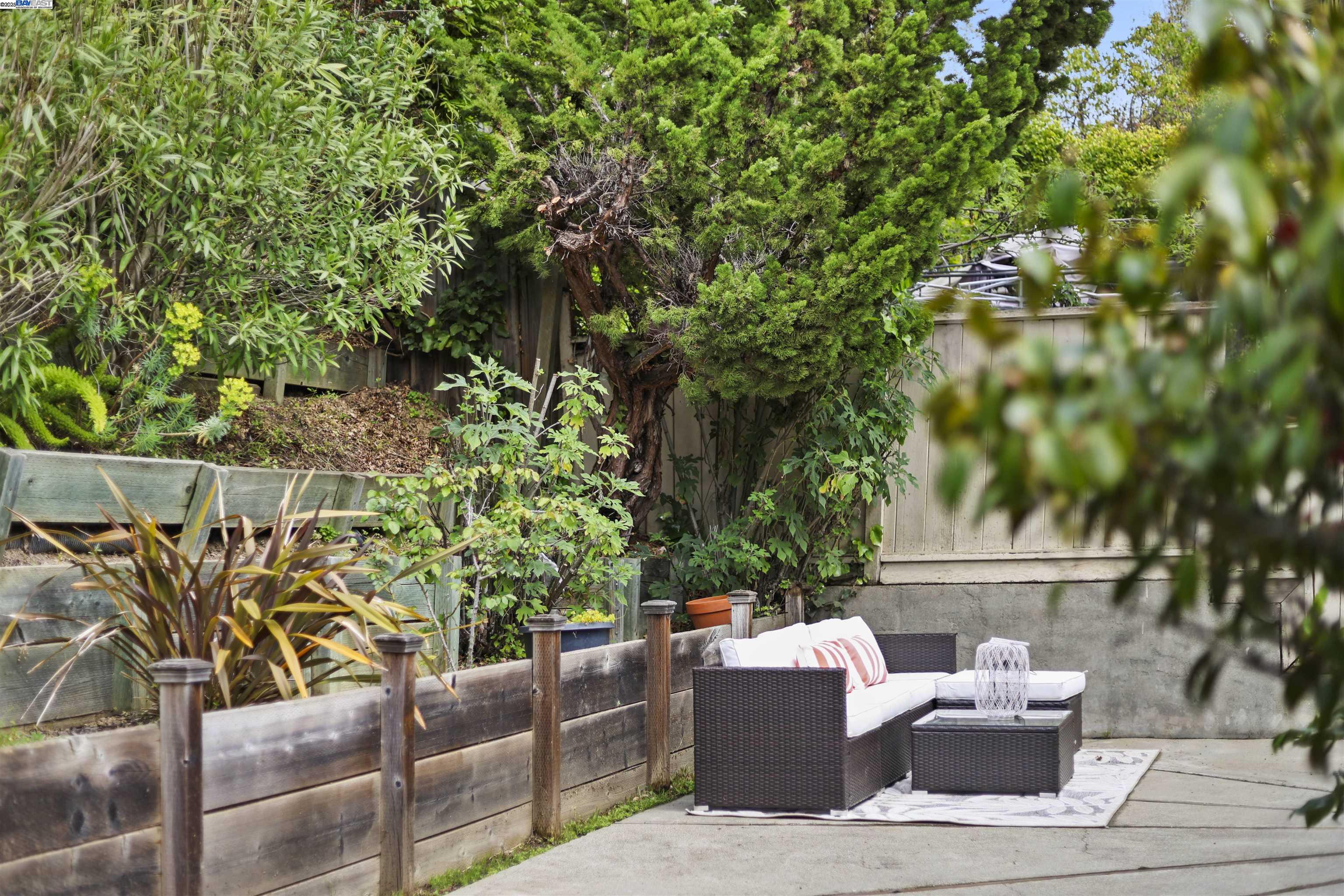 Detail Gallery Image 27 of 27 For 1361 Oakland Ave, Piedmont,  CA 94611 - 3 Beds | 2 Baths