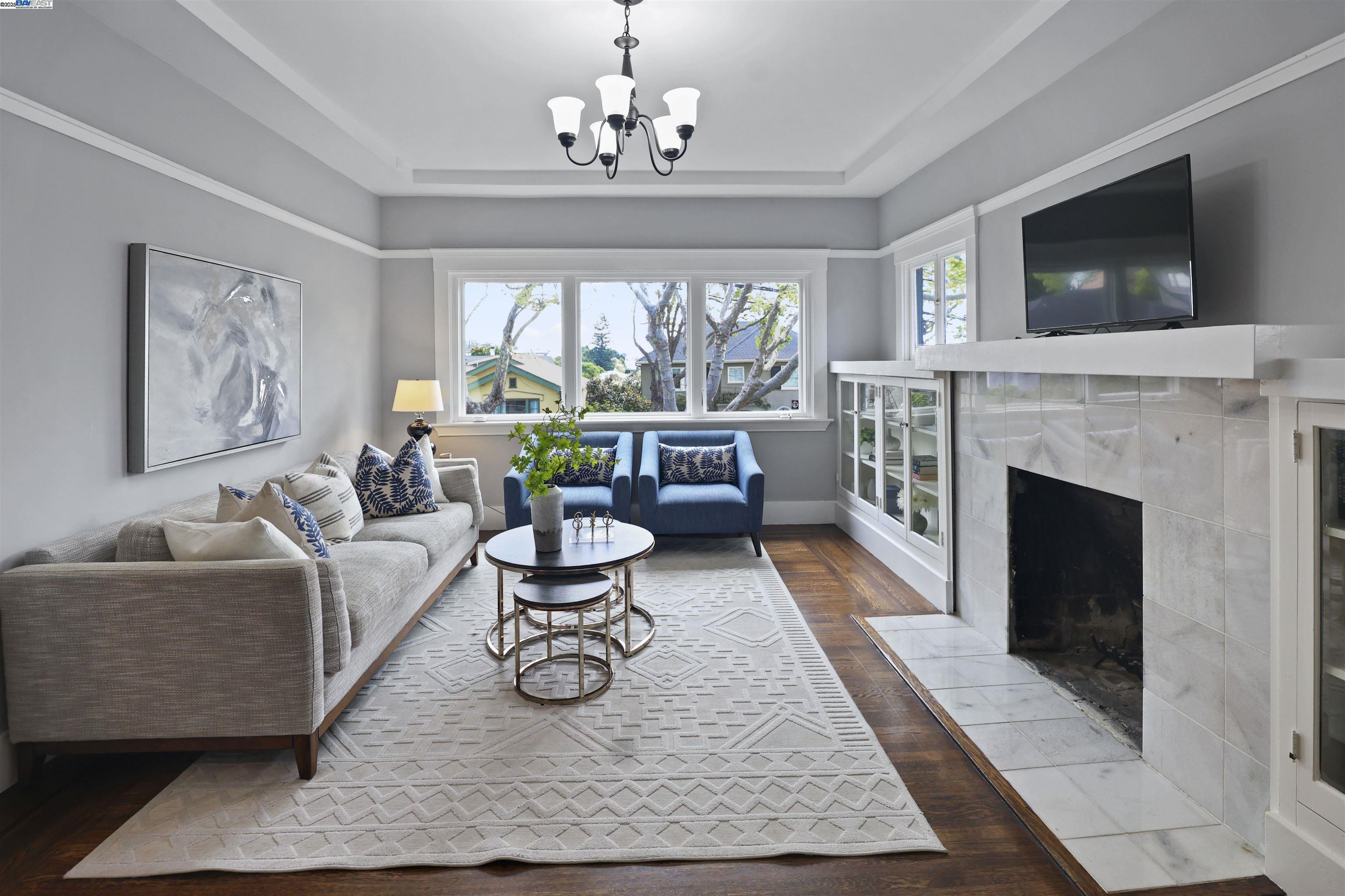 Detail Gallery Image 3 of 27 For 1361 Oakland Ave, Piedmont,  CA 94611 - 3 Beds | 2 Baths