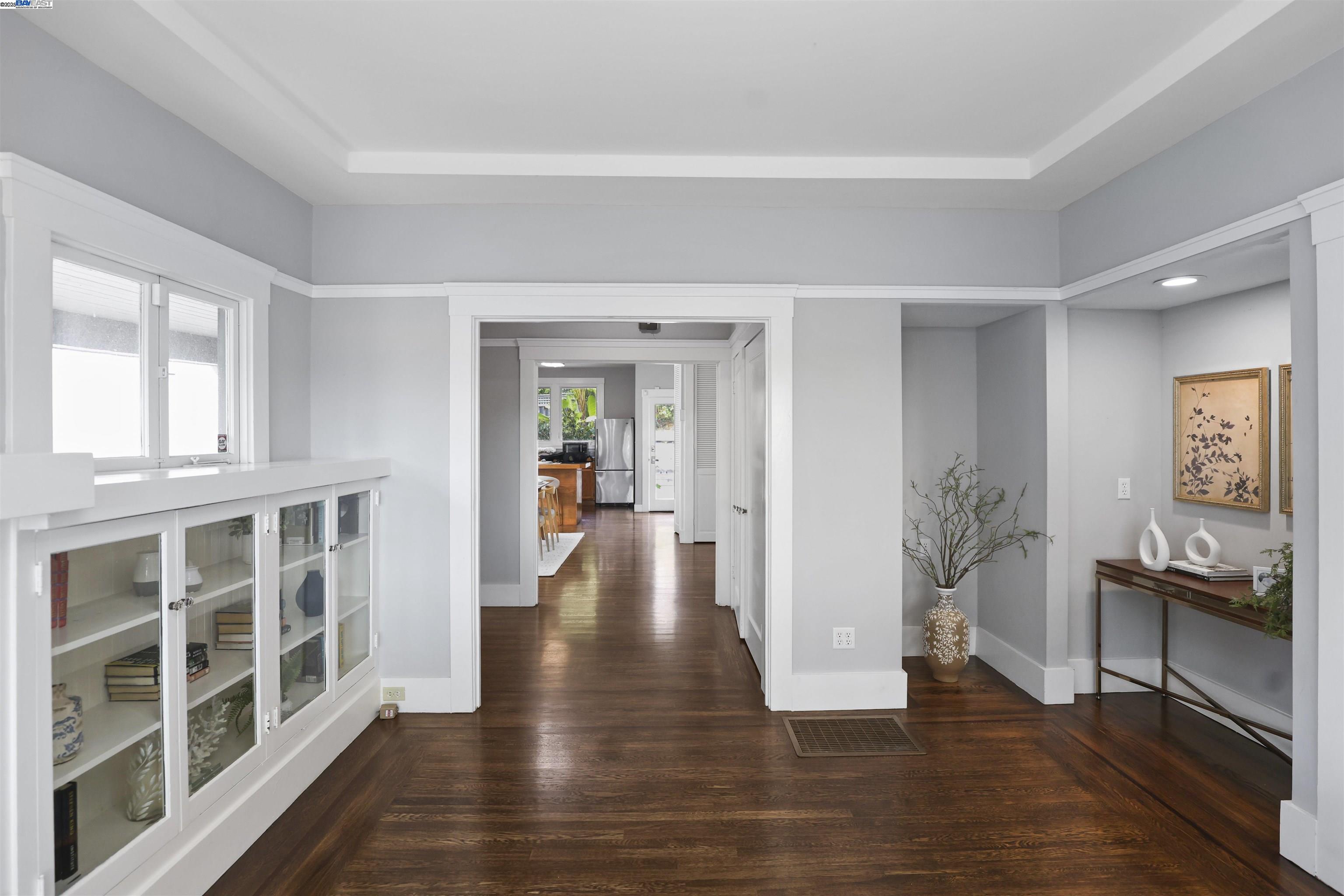 Detail Gallery Image 8 of 27 For 1361 Oakland Ave, Piedmont,  CA 94611 - 3 Beds | 2 Baths