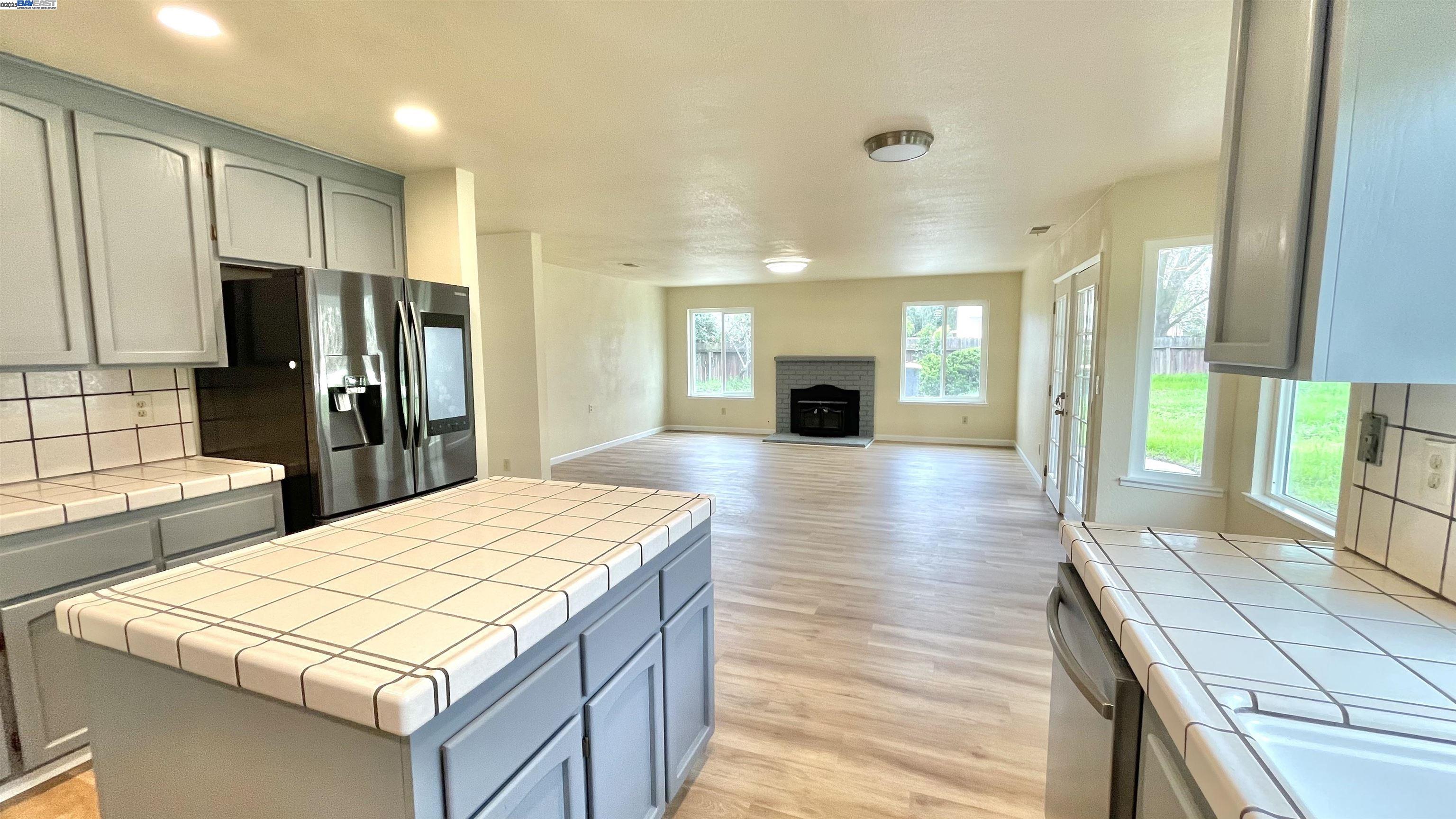 Detail Gallery Image 3 of 42 For 3843 Gregory Way, Stockton,  CA 95209 - 5 Beds | 3 Baths