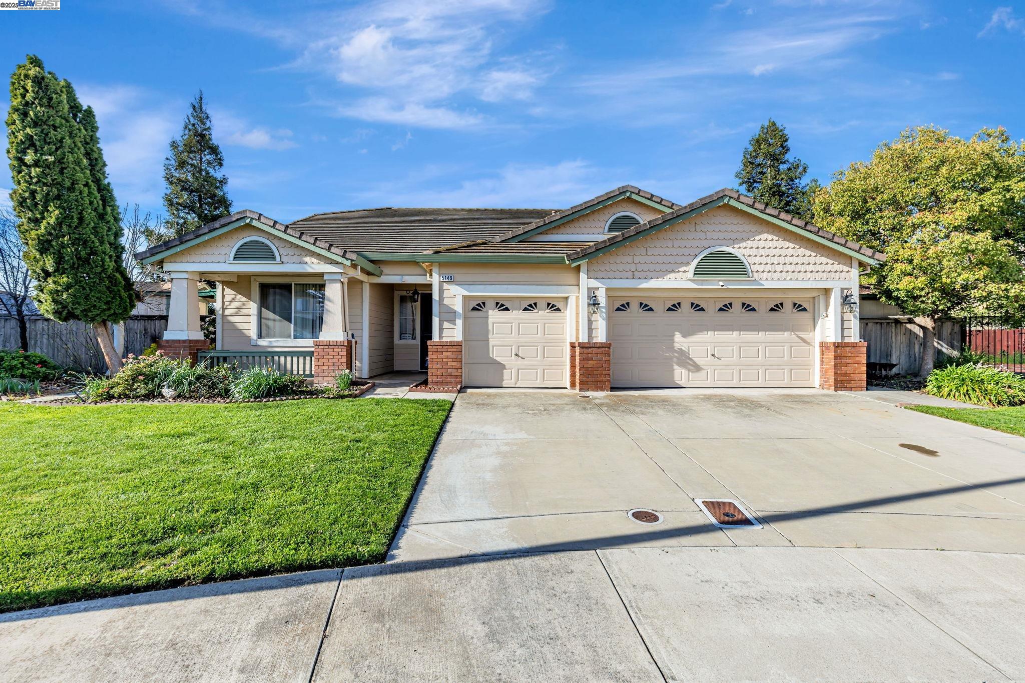 Detail Gallery Image 1 of 45 For 5149 Shipwheel Dr, Stockton,  CA 95206 - 4 Beds | 3 Baths