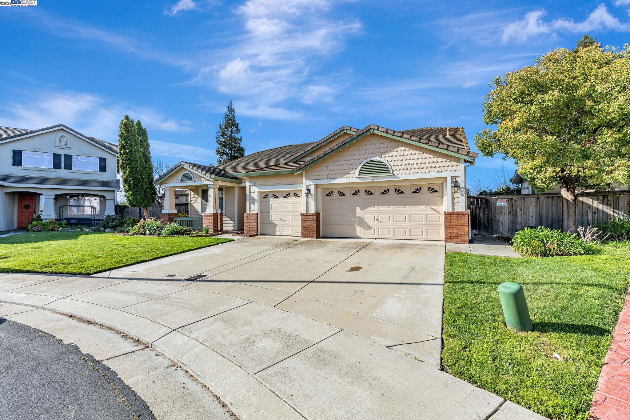 Detail Gallery Image 2 of 45 For 5149 Shipwheel Dr, Stockton,  CA 95206 - 4 Beds | 3 Baths