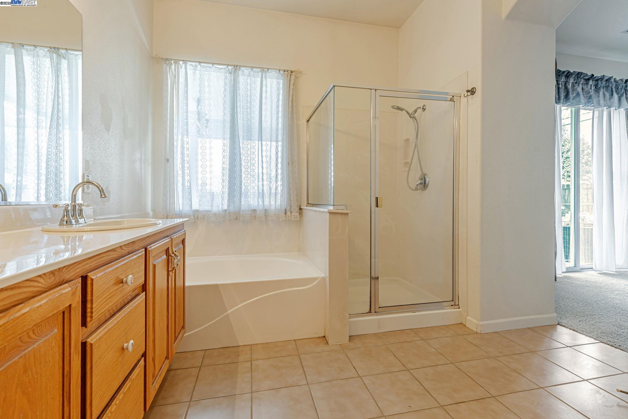 Detail Gallery Image 14 of 45 For 5149 Shipwheel Dr, Stockton,  CA 95206 - 4 Beds | 3 Baths