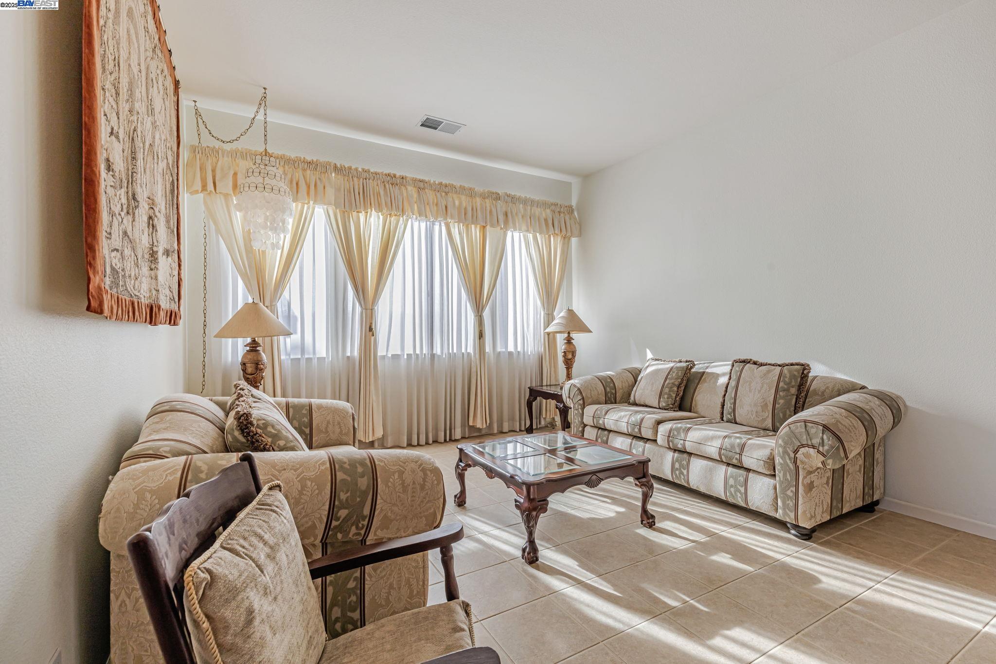 Detail Gallery Image 16 of 45 For 5149 Shipwheel Dr, Stockton,  CA 95206 - 4 Beds | 3 Baths