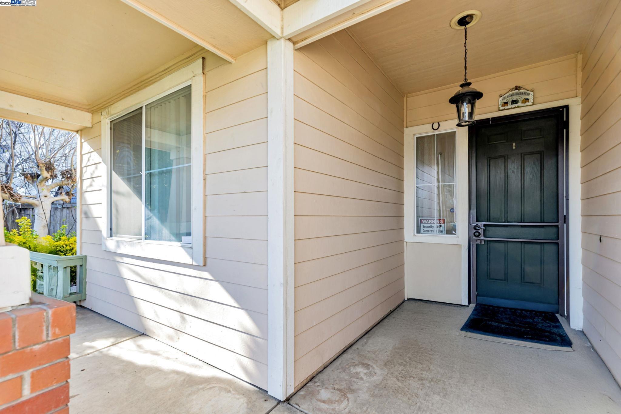 Detail Gallery Image 3 of 45 For 5149 Shipwheel Dr, Stockton,  CA 95206 - 4 Beds | 3 Baths