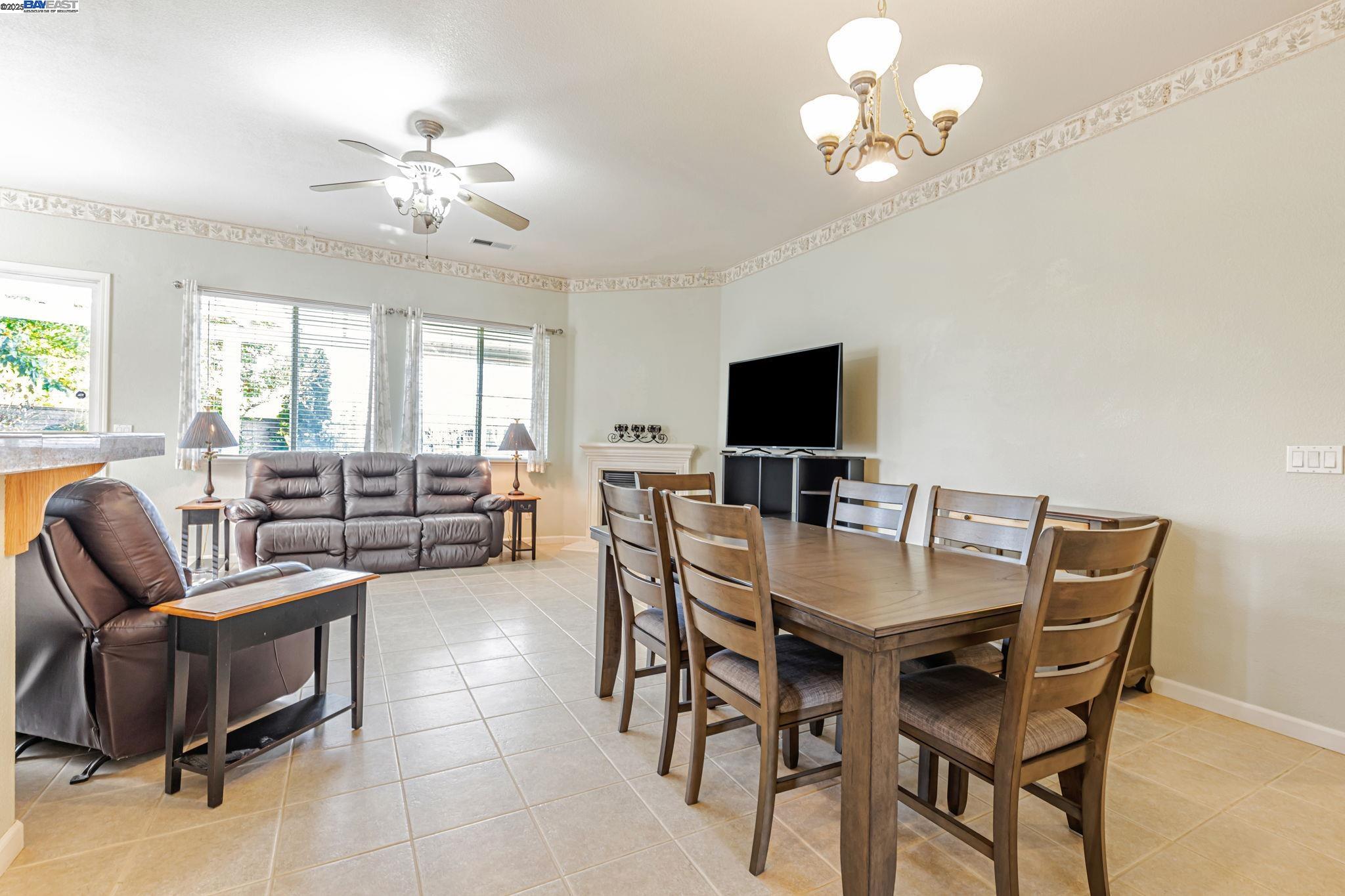 Detail Gallery Image 5 of 45 For 5149 Shipwheel Dr, Stockton,  CA 95206 - 4 Beds | 3 Baths