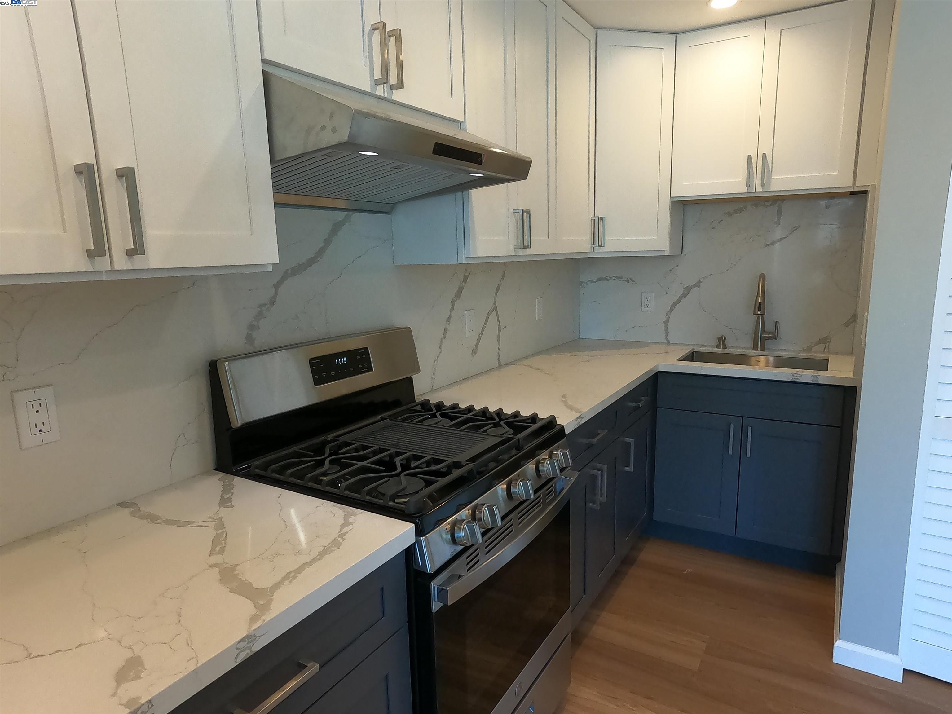Detail Gallery Image 1 of 17 For 722 Foothill Blvd, Oakland,  CA 94606 - 3 Beds | 1/1 Baths
