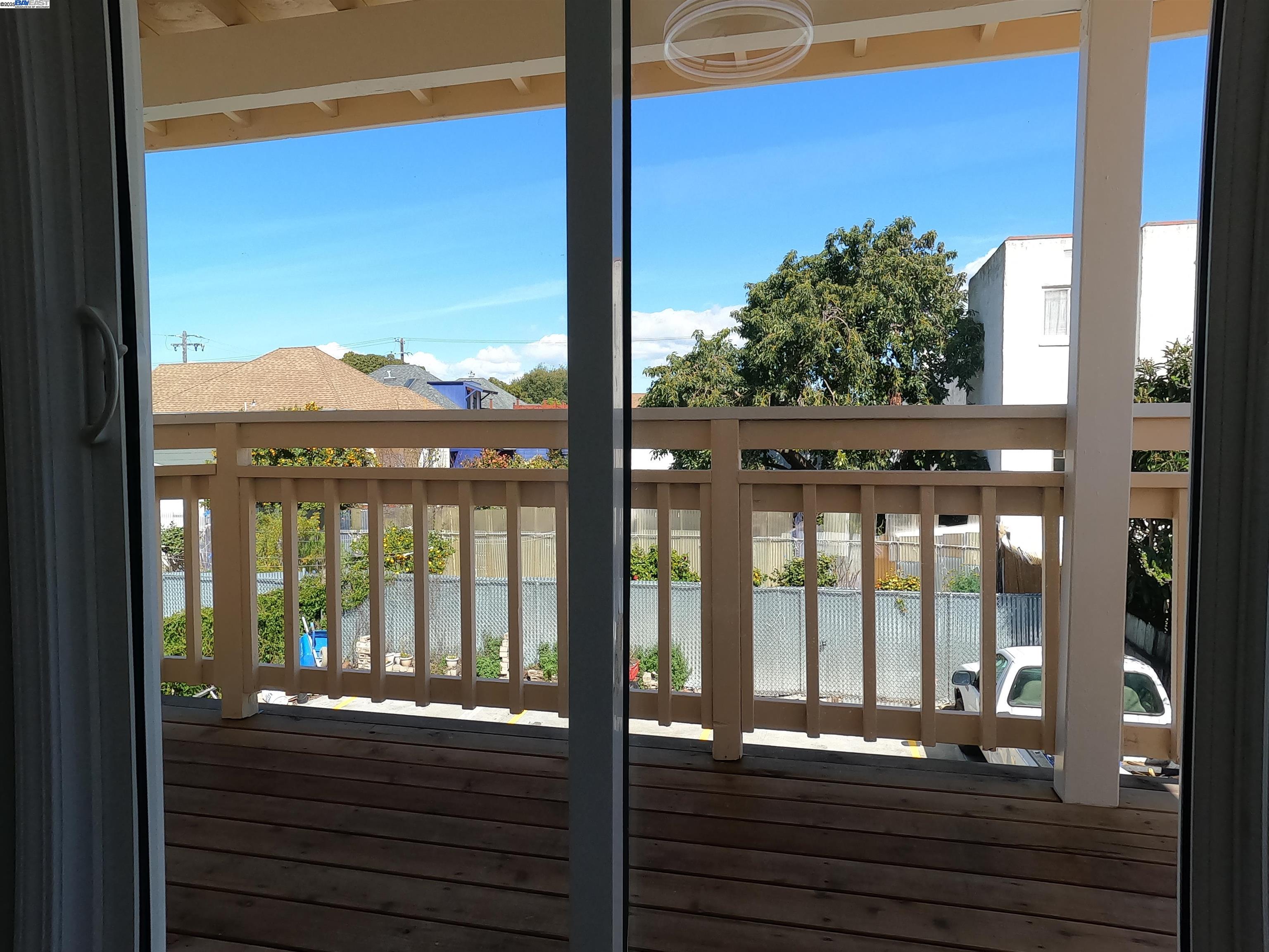 Detail Gallery Image 11 of 17 For 722 Foothill Blvd, Oakland,  CA 94606 - 3 Beds | 1/1 Baths