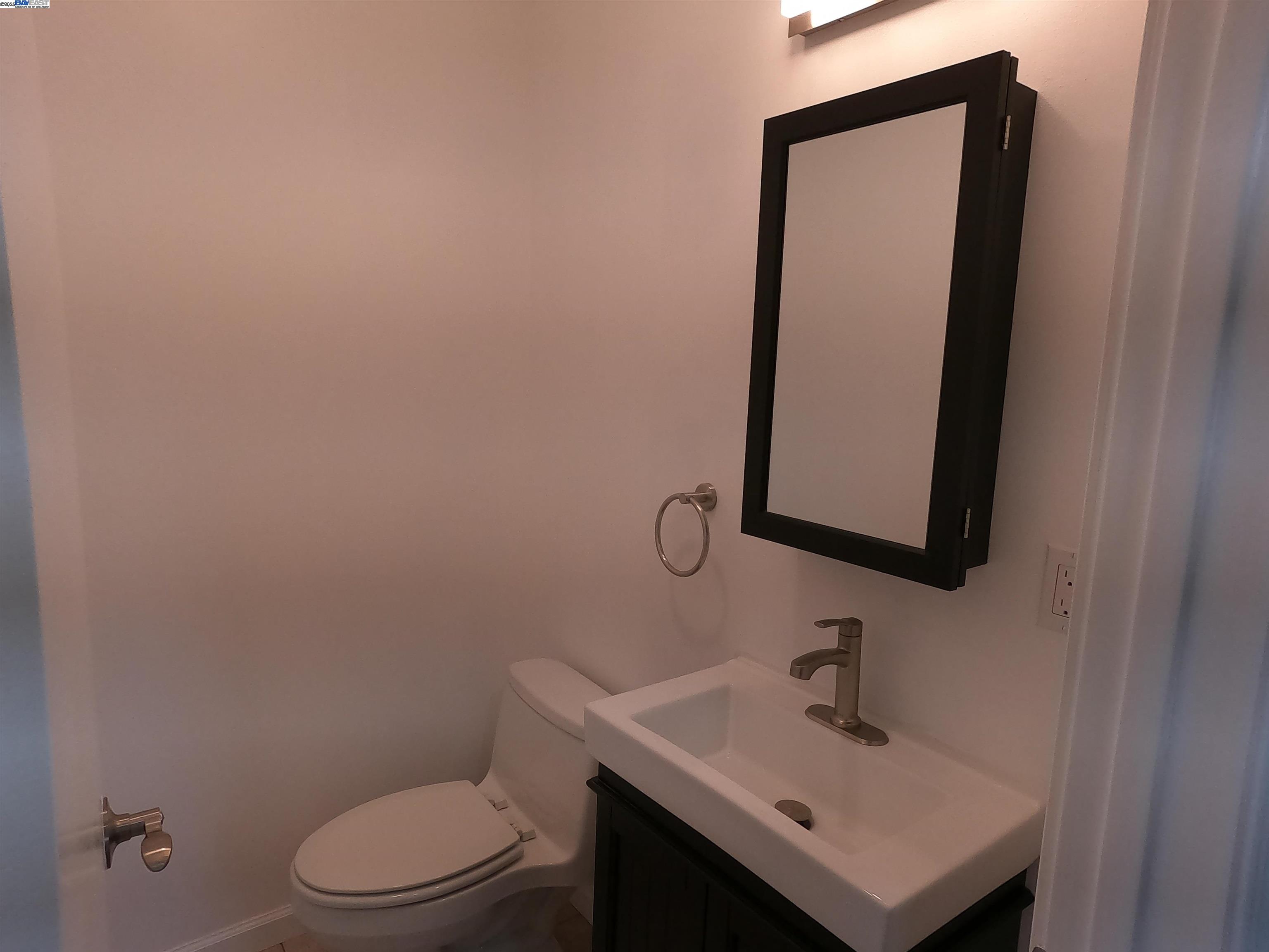Detail Gallery Image 12 of 17 For 722 Foothill Blvd, Oakland,  CA 94606 - 3 Beds | 1/1 Baths