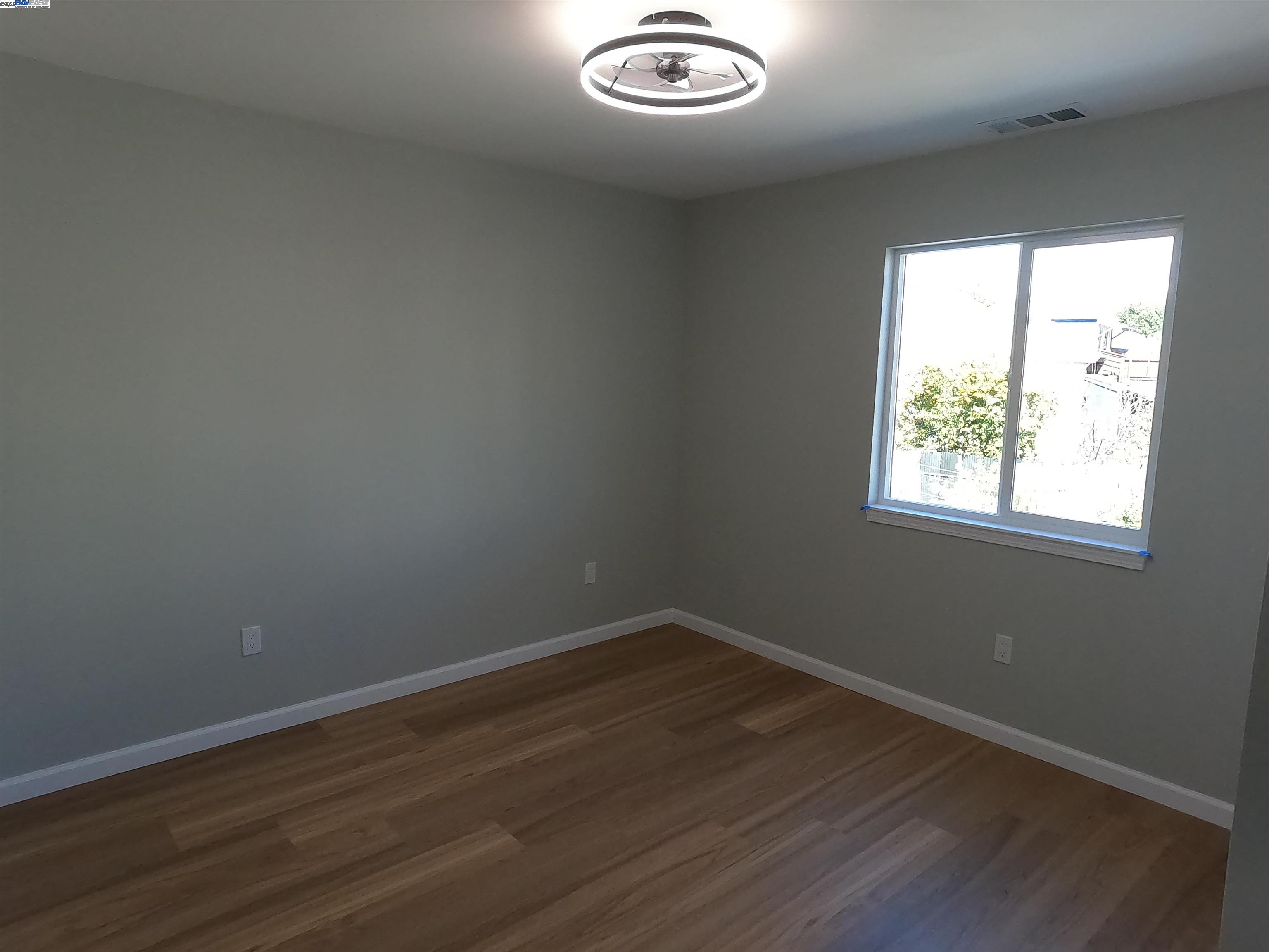 Detail Gallery Image 13 of 17 For 722 Foothill Blvd, Oakland,  CA 94606 - 3 Beds | 1/1 Baths