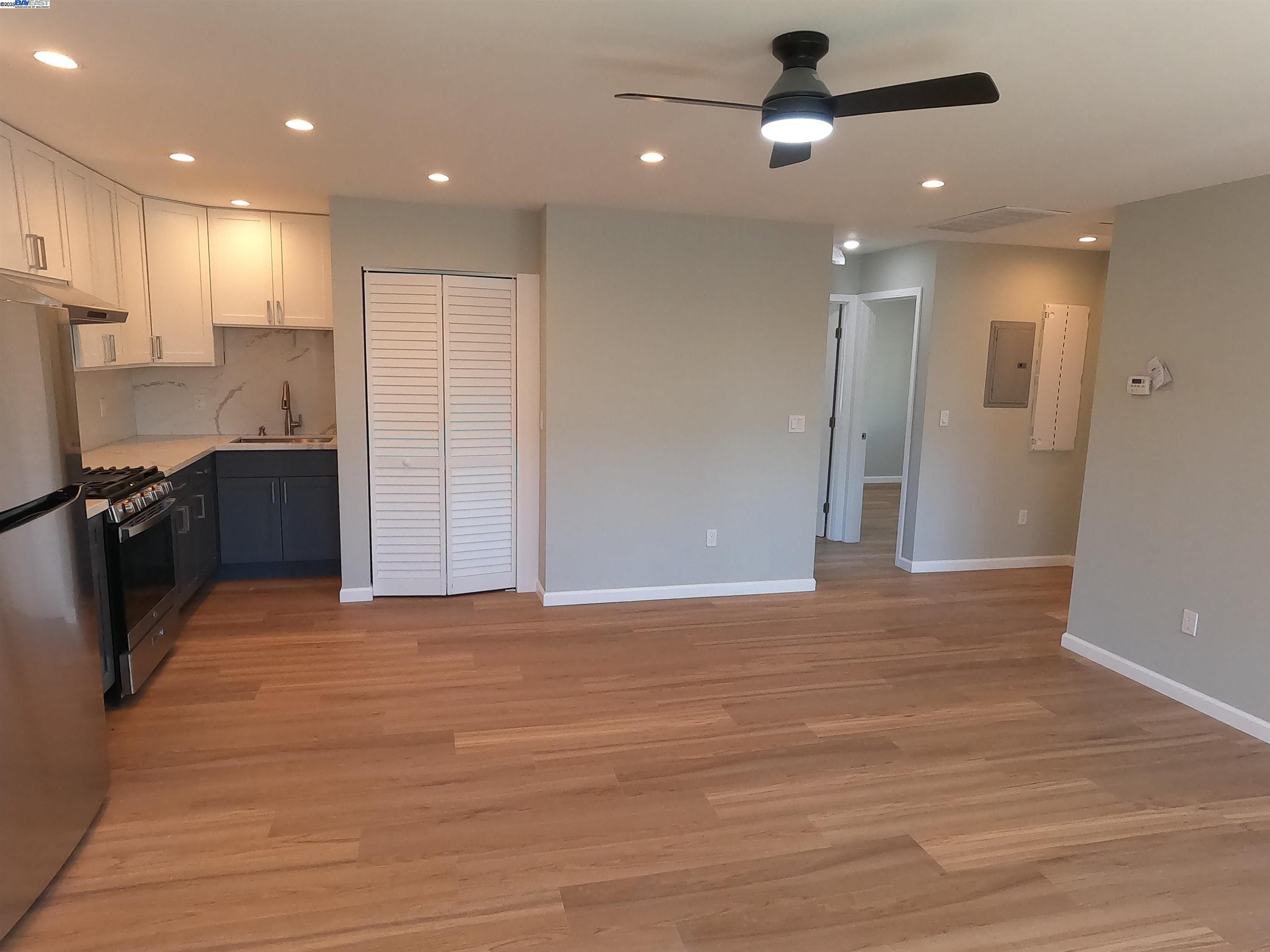 Detail Gallery Image 3 of 17 For 722 Foothill Blvd, Oakland,  CA 94606 - 3 Beds | 1/1 Baths