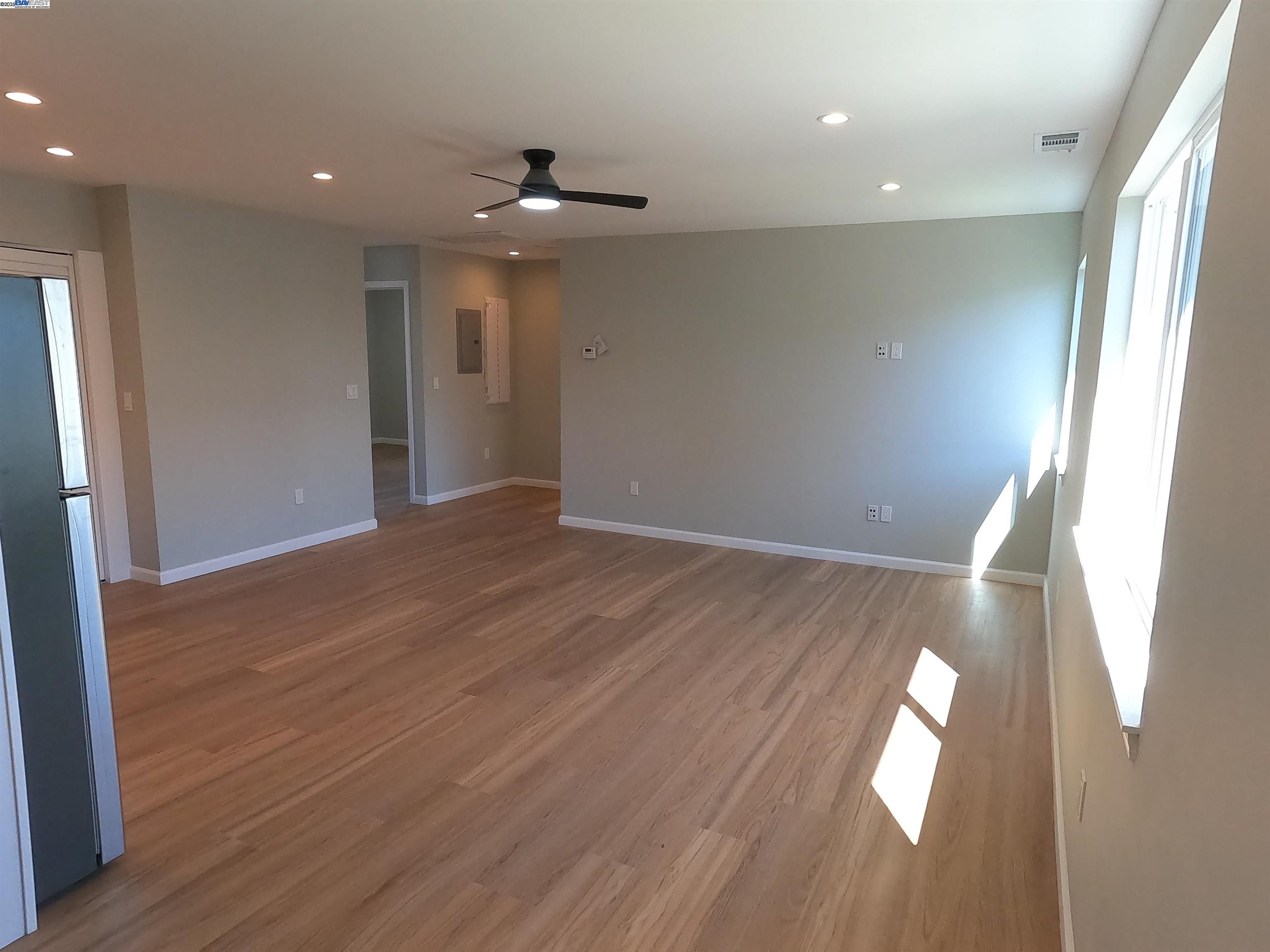Detail Gallery Image 4 of 17 For 722 Foothill Blvd, Oakland,  CA 94606 - 3 Beds | 1/1 Baths