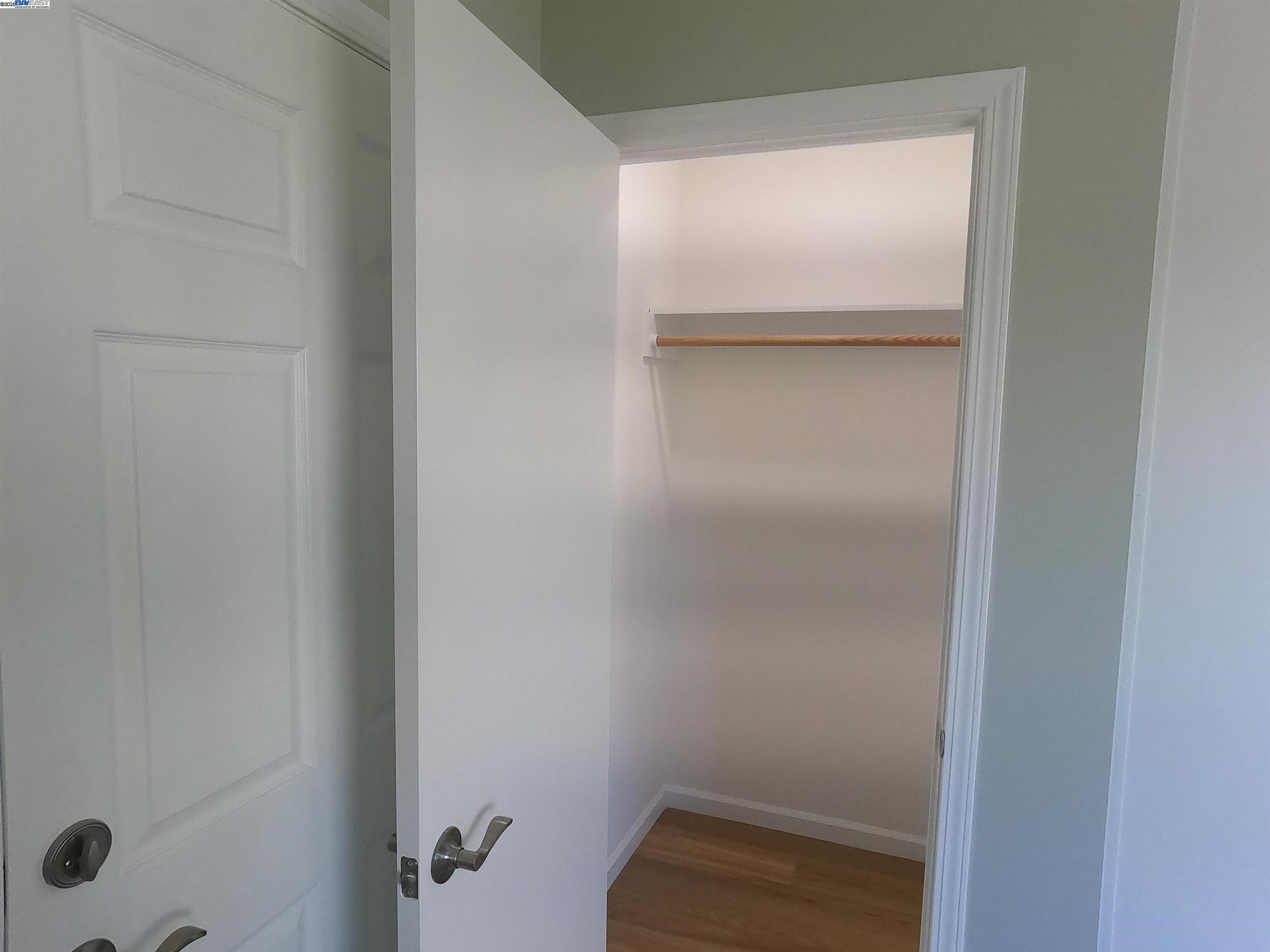 Detail Gallery Image 5 of 17 For 722 Foothill Blvd, Oakland,  CA 94606 - 3 Beds | 1/1 Baths