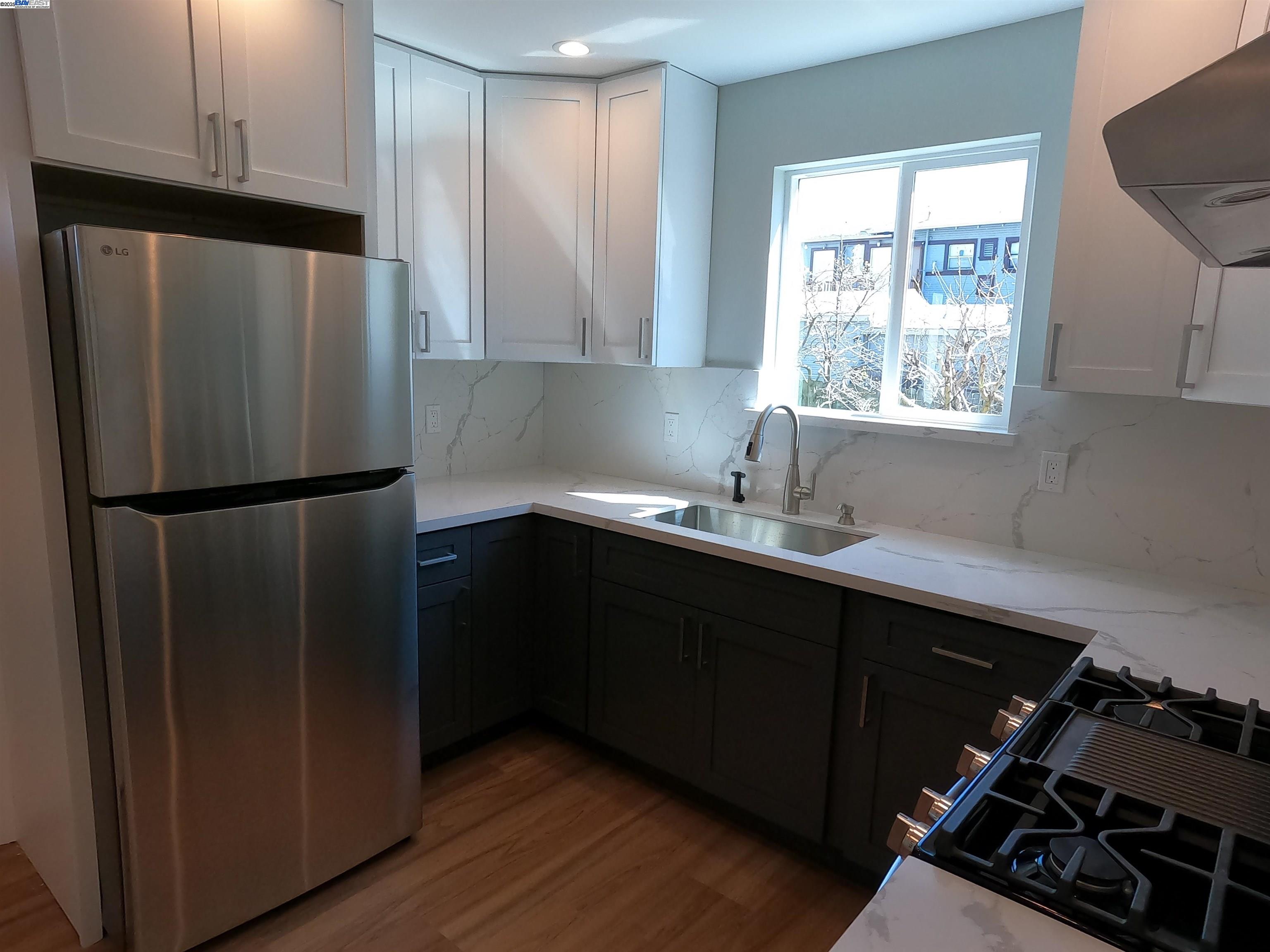 Detail Gallery Image 2 of 21 For 718 Foothill Blvd, Oakland,  CA 94606 - 3 Beds | 1/1 Baths