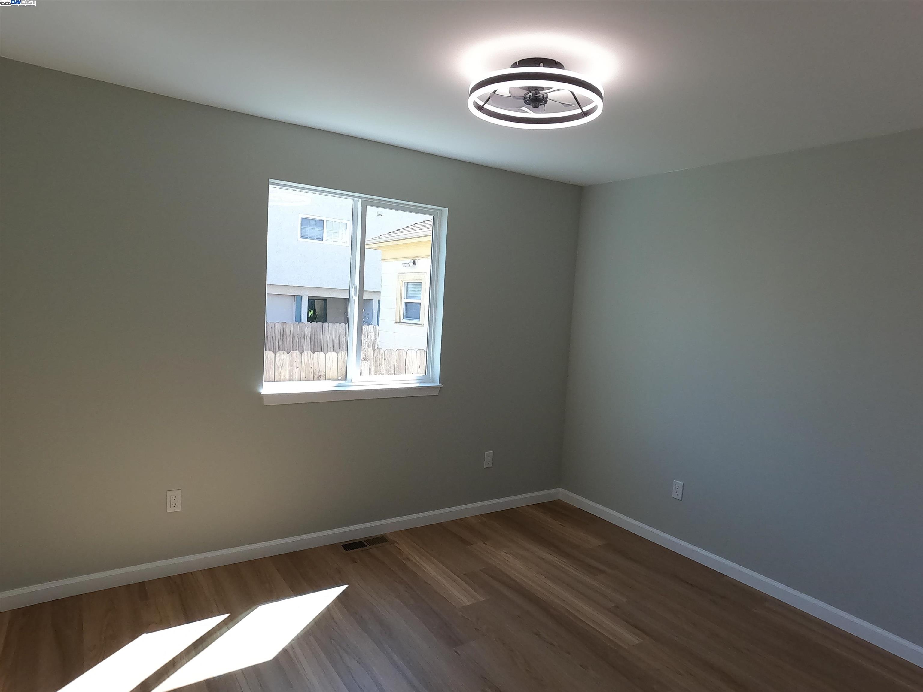 Detail Gallery Image 11 of 21 For 718 Foothill Blvd, Oakland,  CA 94606 - 3 Beds | 1/1 Baths