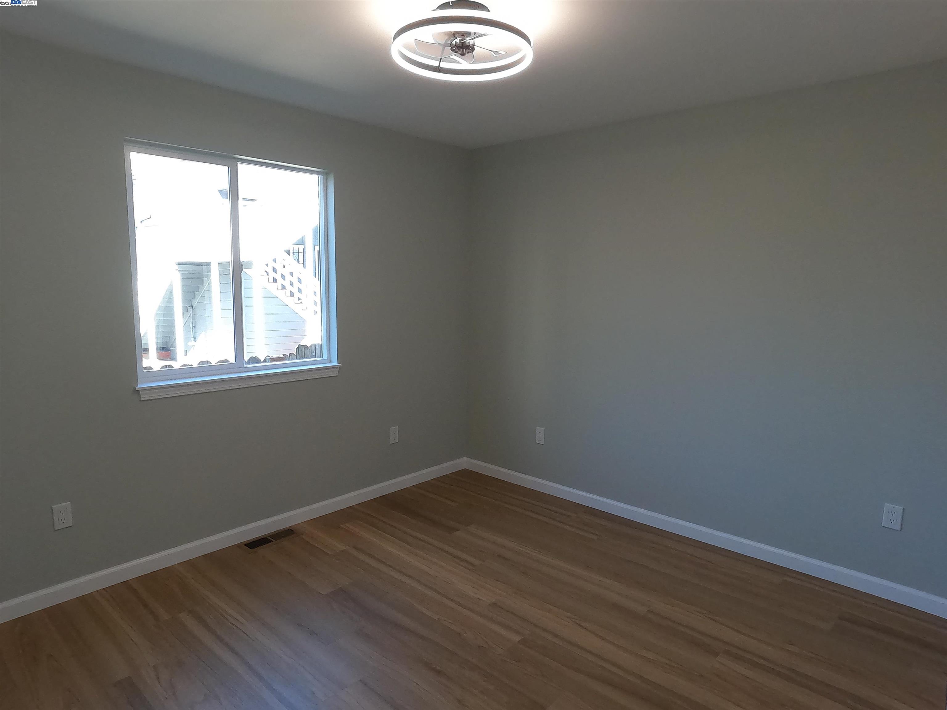 Detail Gallery Image 15 of 21 For 718 Foothill Blvd, Oakland,  CA 94606 - 3 Beds | 1/1 Baths