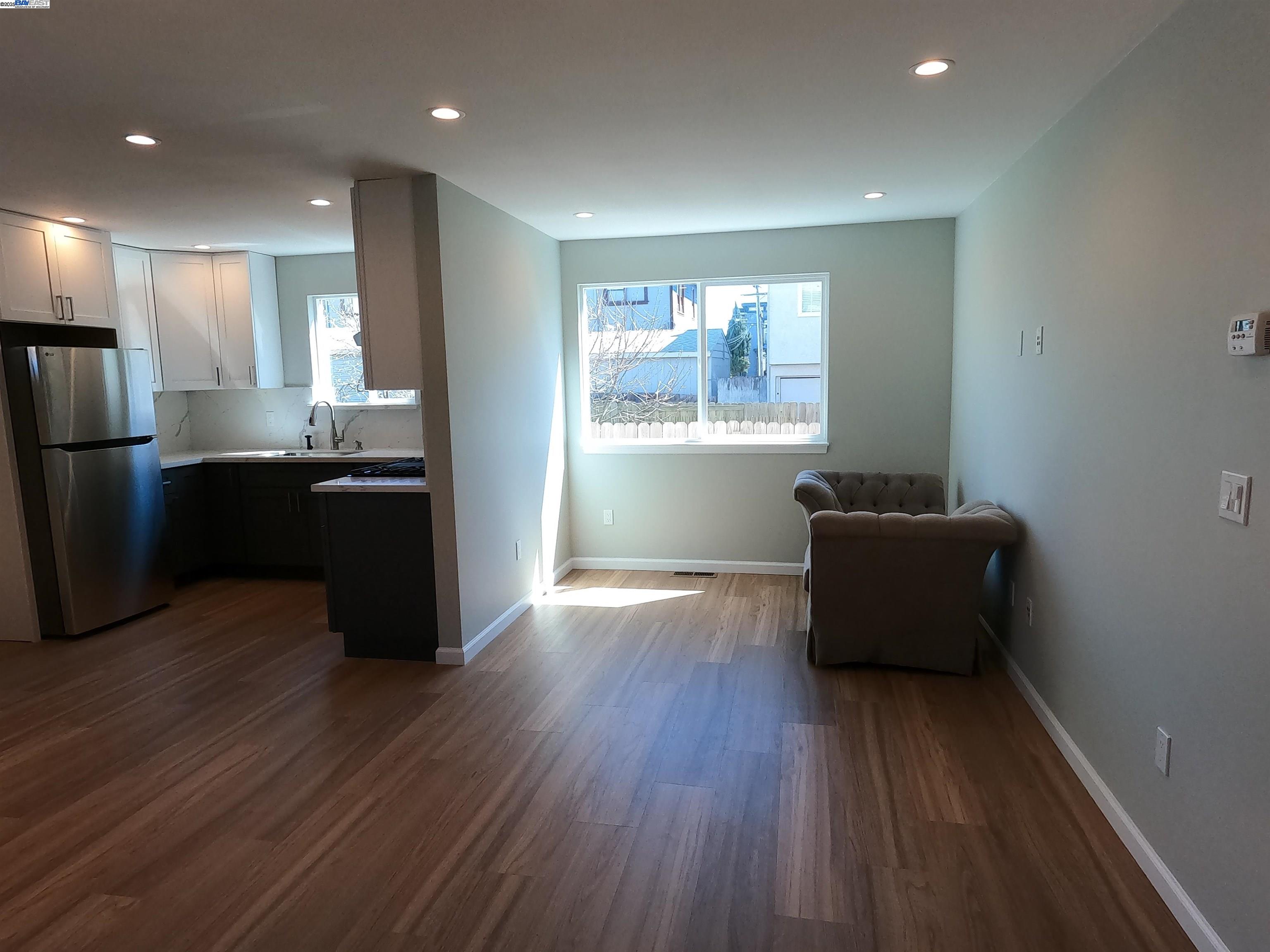 Detail Gallery Image 5 of 21 For 718 Foothill Blvd, Oakland,  CA 94606 - 3 Beds | 1/1 Baths