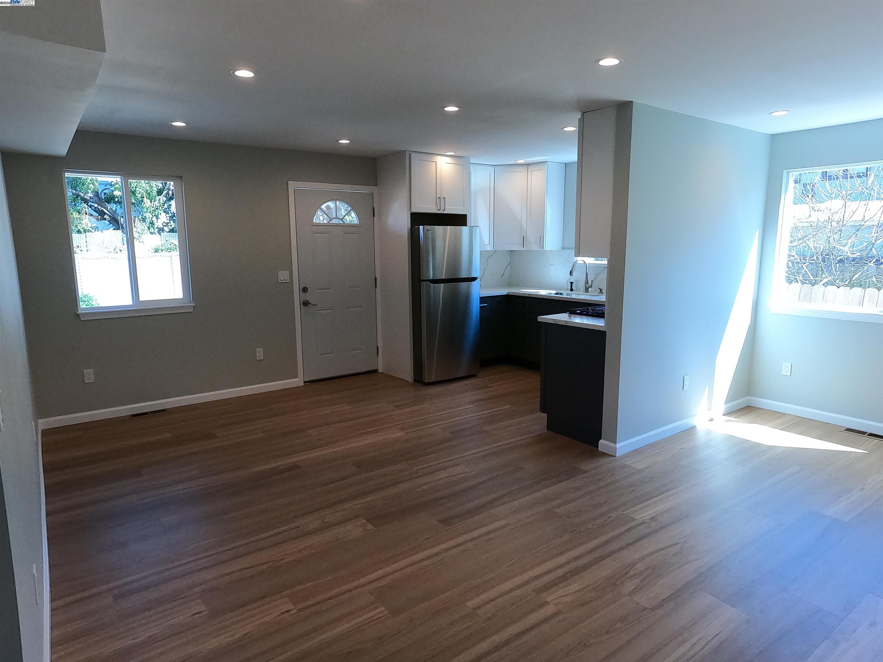 Detail Gallery Image 7 of 21 For 718 Foothill Blvd, Oakland,  CA 94606 - 3 Beds | 1/1 Baths