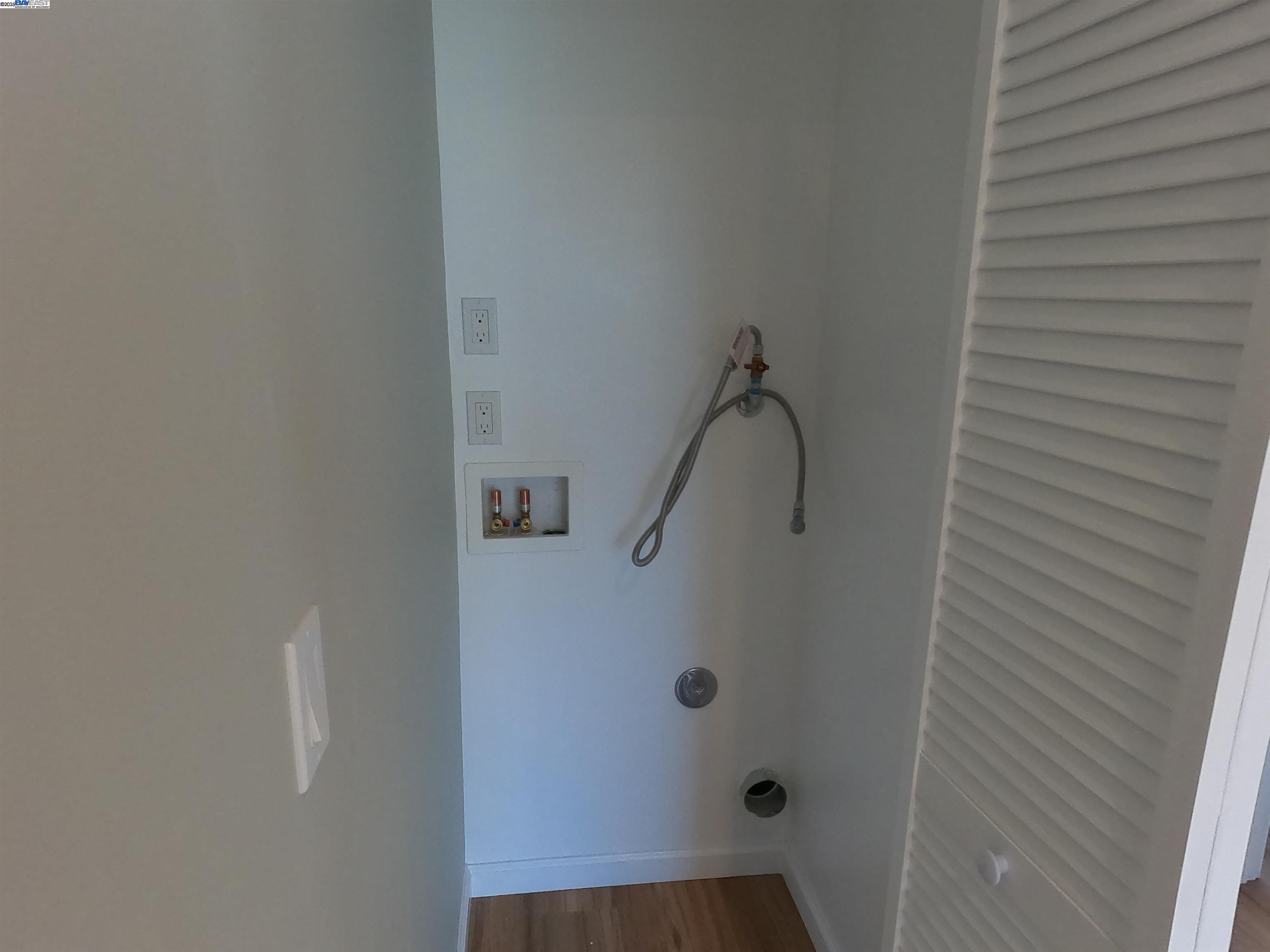 Detail Gallery Image 9 of 21 For 718 Foothill Blvd, Oakland,  CA 94606 - 3 Beds | 1/1 Baths
