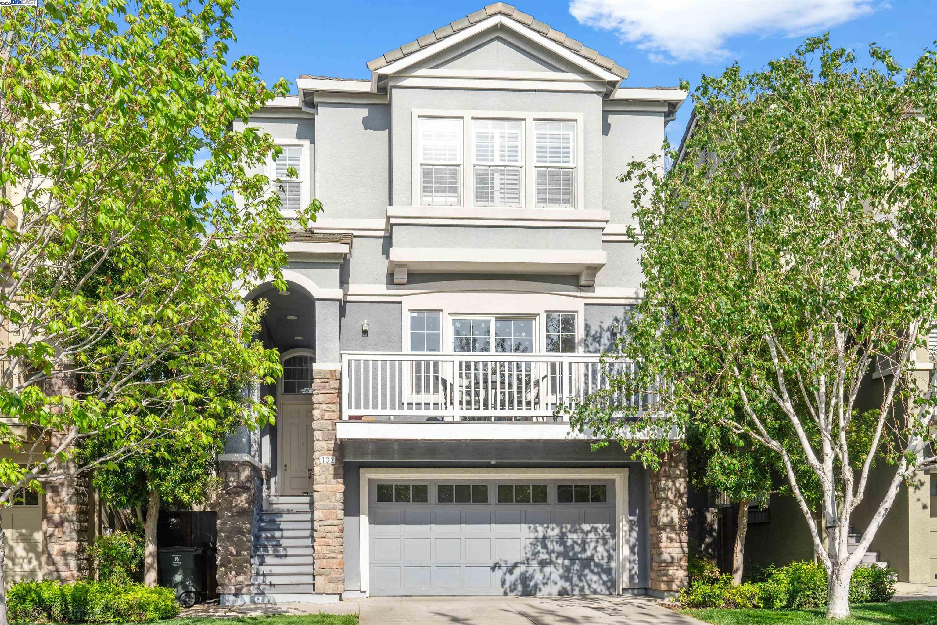 Detail Gallery Image 1 of 52 For 132 Maple Ln, East Palo Alto,  CA 94303 - 4 Beds | 2/1 Baths