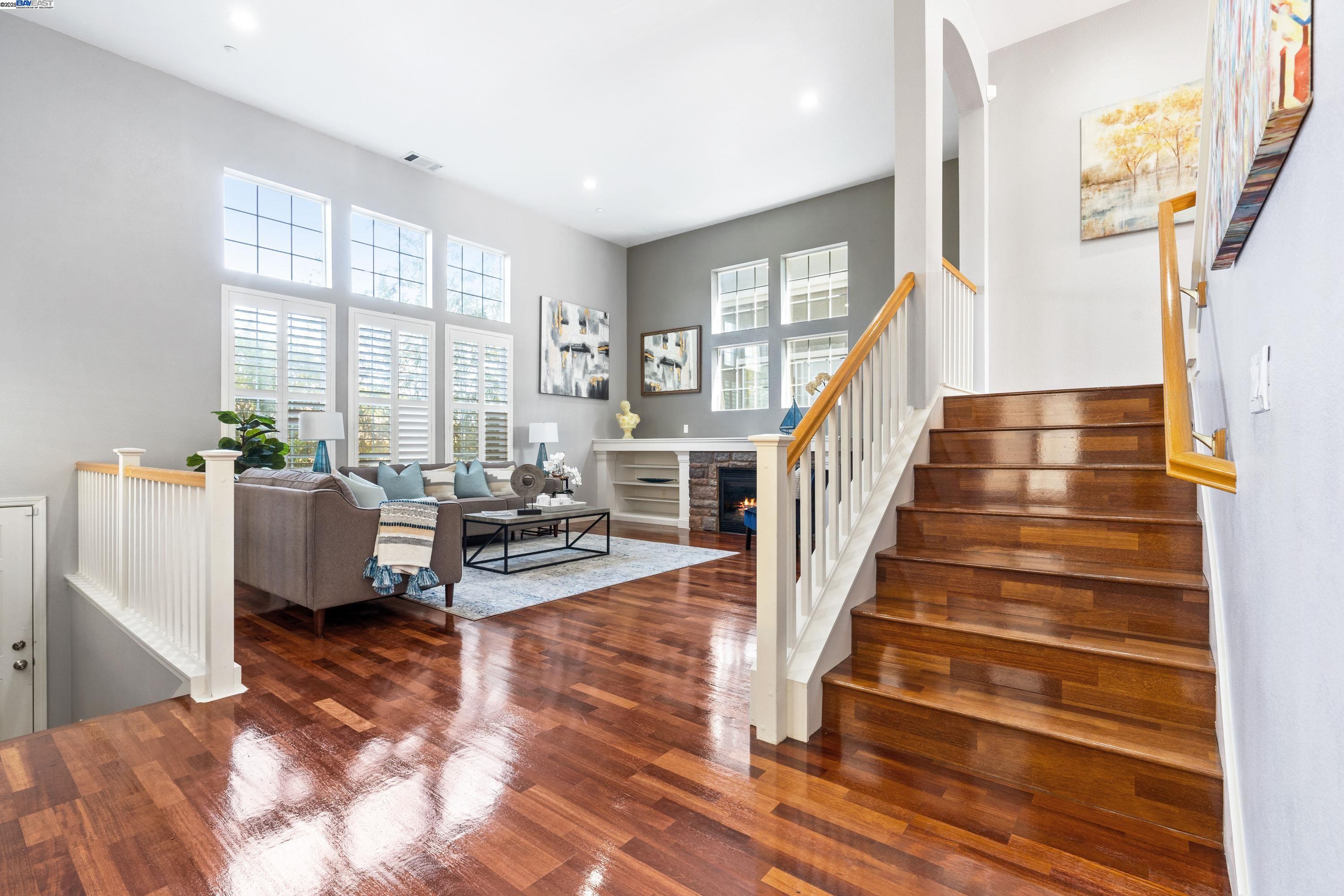 Detail Gallery Image 2 of 52 For 132 Maple Ln, East Palo Alto,  CA 94303 - 4 Beds | 2/1 Baths