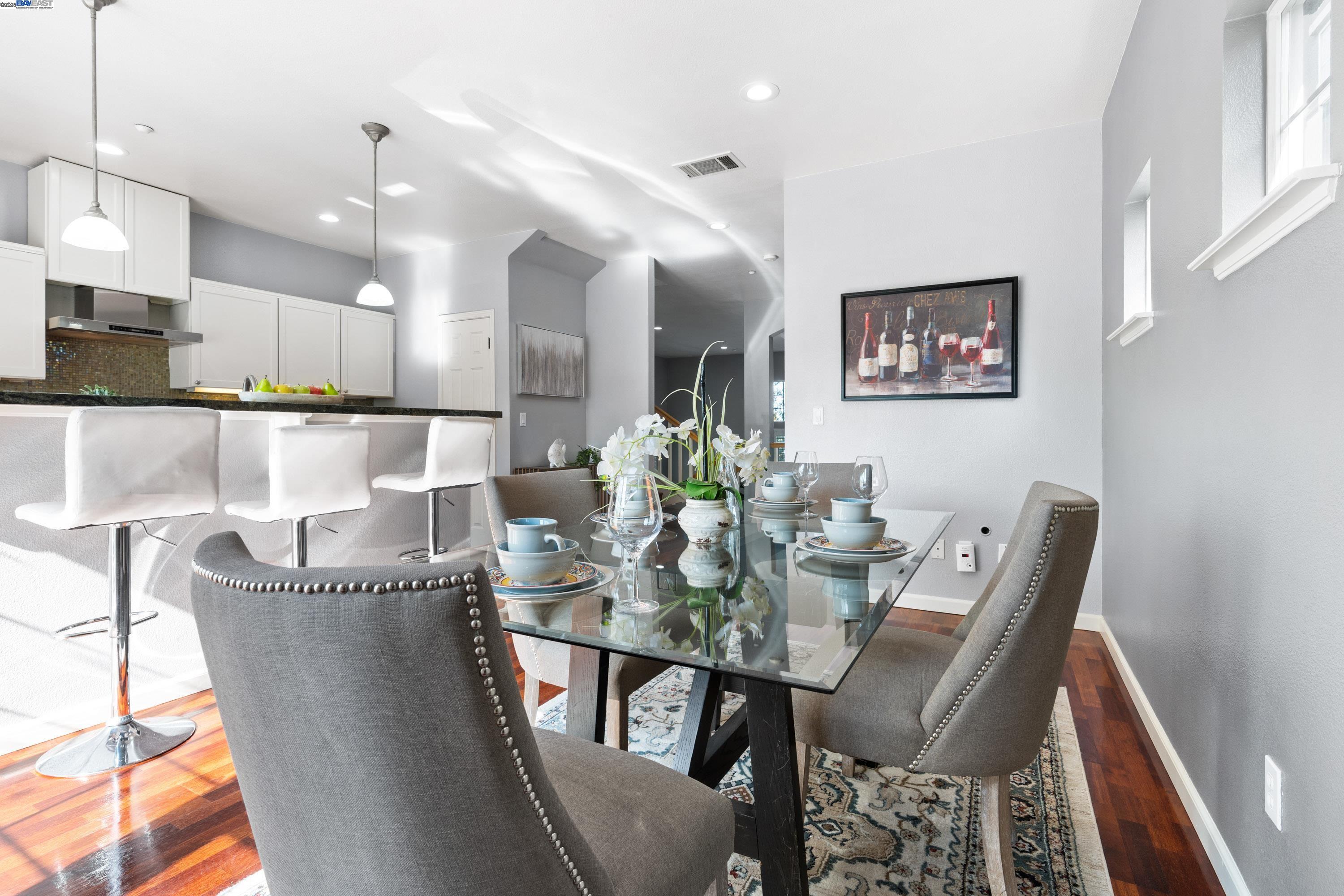 Detail Gallery Image 14 of 52 For 132 Maple Ln, East Palo Alto,  CA 94303 - 4 Beds | 2/1 Baths