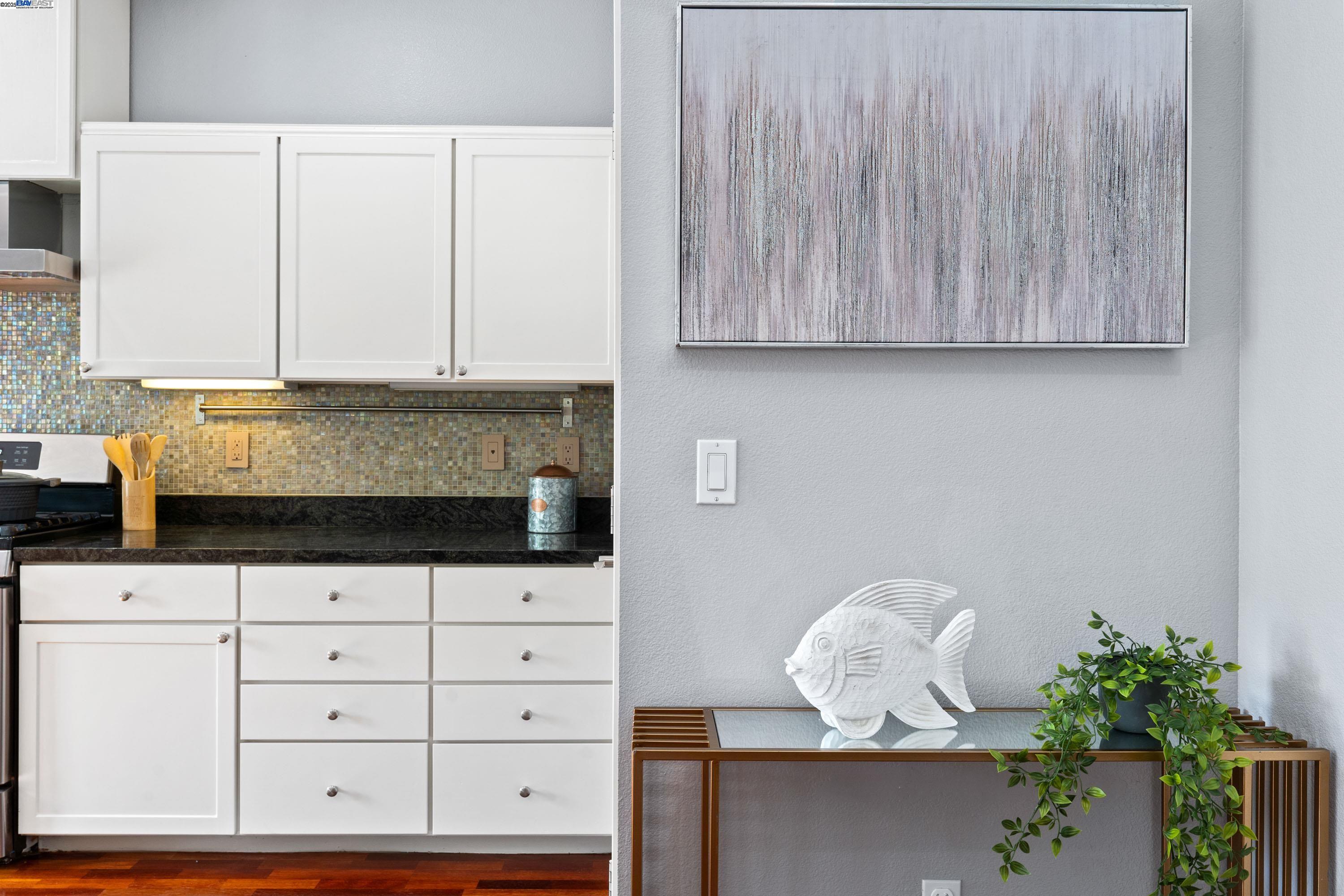 Detail Gallery Image 19 of 52 For 132 Maple Ln, East Palo Alto,  CA 94303 - 4 Beds | 2/1 Baths